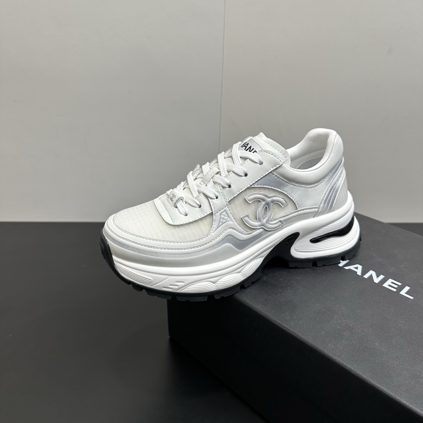 NO:706257,CHANEL Chanel Xiaoxiang's new color is on the shelves. New panda color thick-soled casual sports shoes and sneakers. Original development. High version. Benefits. Xiaoxiang C's thick-soled panda shoes and sneakers. A popular platform-soled white shoe, sneaker and casual shoe that is very popular at the counter and is very difficult to grab!  Original purchase and development, open mold outsole, one-to-one customized pattern making and production of materials, every detail is accurate, various colors meet the different matching needs of ladies ★★★★★ Customized first layer of dyed calfskin color matching for the upper, comfortable and breathable mesh lining, original open mold outsole, size 35-41 (40 41 custom-made, non-refundable), casual shoes/sports shoes, chanel, chanel, chanel, sneakers, cowhide19860909CHANEL香奈儿小香新色上架全新熊猫配色厚底休闲运动鞋板鞋 原版开发 高版本 福利 小香C家厚底熊猫鞋 板鞋 专柜爆火超难抢的一款松糕底小白鞋 球鞋 休闲鞋！原版购入开发 开模大底 材料一比一定制打版 做货 ,每一样细节精准到位 ,各种配色满足小姐姐们不同搭配需求 ★★★★★ 鞋面定制头层透染小牛皮拼色 内里舒适透气网布 鞋底原版开模大底 码数35-41（40 41定做不退换）,休闲鞋/运动鞋,chanel,chanel,chanel,sneakers,cowhide,Women's Shoes