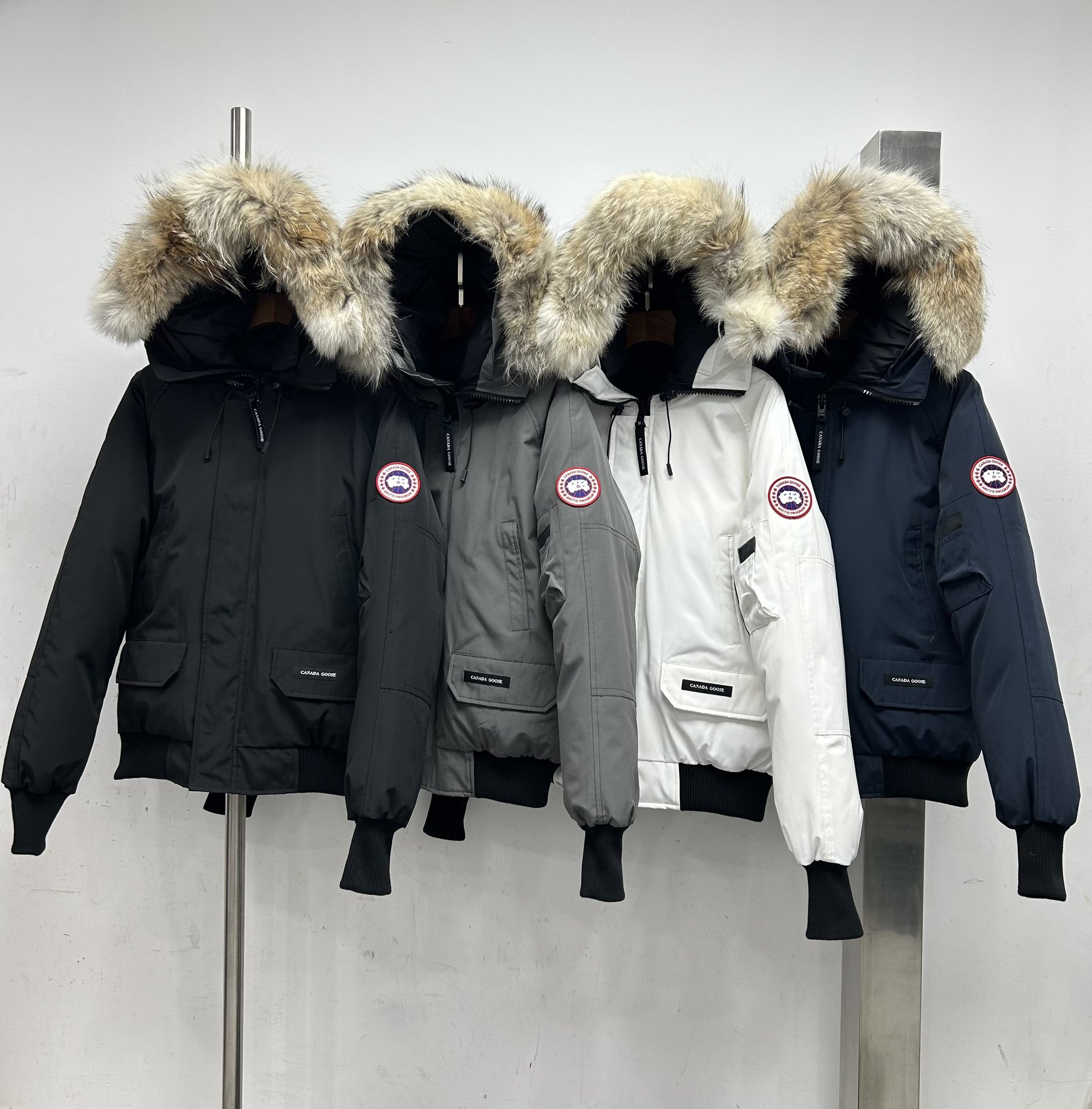 Chilliwack Bomber Unisex Down Jacket with Fur Hood – Warm & Stylish