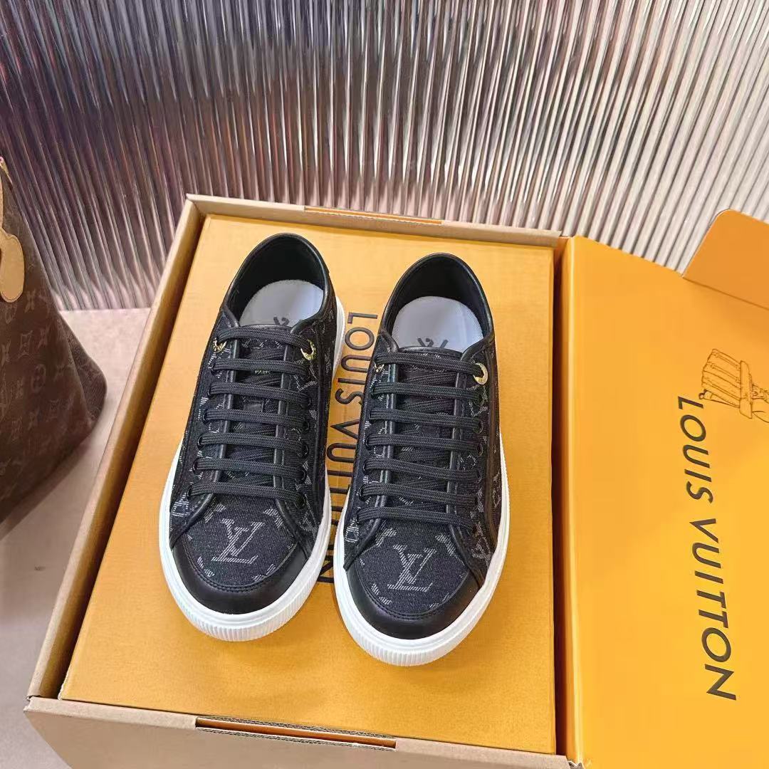 NO:261088,LV | Louis Vuitton 2025 Spring and Summer New Model, Top version, the original version is consistent, the counter focuses on the latest model, canvas shoes, hard goods are on the newest, purchasing level!  Full of high-end feeling!  A popular model from domestic and foreign bloggers, retro and fashionable, beautiful!  Official website main model★ ━━━━━ t ━━━━━━━━━━━━━━━━━━━━━━━━━━━━━━━━━━━━━━━━━━━━━━━━━━━━━━━━━━━━━──────45-41, casual shoes/sports shoes, louis vuitton, louis vuitton, sneakers, cowhide19860909LV | 路易威登 2025 2025春夏新款 顶级版本原版一致 专柜主打最新款 帆布鞋 硬货上新 代购级别！高级感十足！国内外博主刷爆的一款,复古又时髦上脚美炸了！官网主推款★ ━━━━━ t ━━━━━ 鞋面原版订制牛皮面料 内里牛里 大底tpu高端大底 鞋码: 35-41,休闲鞋/运动鞋,louis vuitton,louis vuitton,sneakers,cowhide,Women's Shoes
