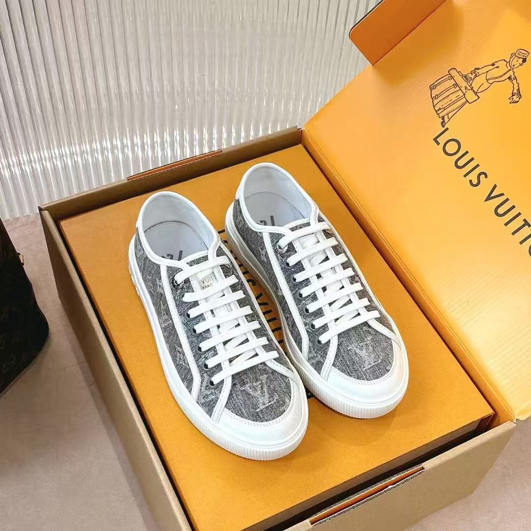 NO:261097,LV | Louis Vuitton 2025 Spring and Summer New Model, Top version, the original version is consistent, the counter focuses on the latest model, canvas shoes, hard goods are on the newest, purchasing level!  Full of high-end feeling!  A popular model from domestic and foreign bloggers, retro and fashionable, beautiful!  Official website main model★ ━━━━━━ t ━━━━━━━━━━━━━━━━━━━━━━━━━━━━━━━━━━━━━━━━━━━━━━━━━━━━━━━━━━─Original custom cowhide fabric inner niulli outsole tpu high-end sole Shoes: (35-40 women’s size 41 orders) (men’s size 39-44) 45 orders, casual shoes/sports shoes, louis vuitton, louis vuitton, sneakers, cowhide19860909LV | 路易威登 2025 2025春夏新款 顶级版本原版一致 专柜主打最新款 帆布鞋 硬货上新 代购级别！高级感十足！国内外博主刷爆的一款,复古又时髦上脚美炸了！官网主推款★ ━━━━━ t ━━━━━ 鞋面原版订制牛皮面料 内里牛里 大底tpu高端大底 鞋码:（35-40女码41订）（男码39–44）45订,休闲鞋/运动鞋,louis vuitton,louis vuitton,sneakers,cowhide,Women's Shoes