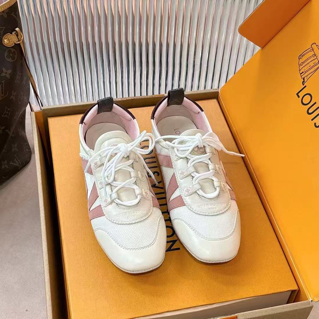 NO:651888,Focus on good quality - top product, real shot of black old flower - 171V Sneakerina moral training shoes, ballet dance sneakers, original accurate CP!  The shoe shape is infinitely close, and the best product comes out. The fabric is made of suede/sheepskin/sequins, the lining is breathable and comfortable mesh, and the foot pads are cowhide. The foot pads are removable, and the original method is the same as the double foot pads!  Original TPU outsole Size 35-42 (40/41/42 customized, non-returnable) Gift box packaging/original mesh bag, casual shoes/sports shoes, sneakers, cowhide, sheepskin, chamois leather19860909专注好品质——顶级出品 黑老花实拍—— 171V Sneakerina 德训鞋芭蕾舞蹈运动鞋   原版精准cp！鞋型无限接近,好货出 面料采用麂皮/羊皮/亮片,内里透气舒服网布,垫脚牛皮,垫脚可以拆卸,原版一致做法双垫脚！原版TPU大底 Size35-42（40/41/42定做不退换） 礼品盒包装配套/原版网布袋,休闲鞋/运动鞋,sneakers,cowhide,sheepskin,chamois leather,Women's Shoes