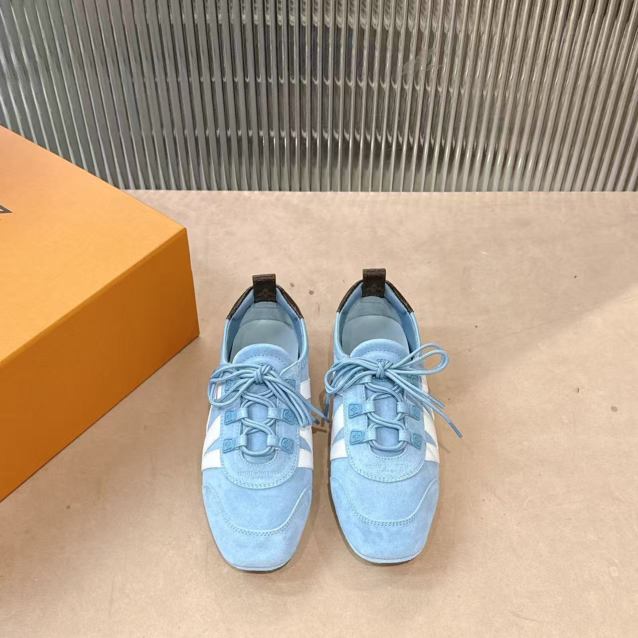 NO:817623,Hardware accessories 20 focus on good quality - top-notch products, real shots of black old flowers - 31V Sneakerina Dexun shoes, ballet dance sneakers, original accurate CP!  The shoe shape is infinitely close, and the best product comes out. The fabric is made of suede/sheepskin/sequins, the lining is breathable and comfortable mesh, and the foot pads are cowhide. The foot pads are removable, and the original method is the same as the double foot pads!  Original TPU outsole Size 35-42 (40/41/42 customized, non-returnable) Gift box packaging/original mesh bag, casual shoes/sports shoes, sneakers, cowhide, sheepskin, chamois leather19860909五金配件20专注好品质——顶级出品 黑老花实拍—— 31V Sneakerina 德训鞋芭蕾舞蹈运动鞋   原版精准cp！鞋型无限接近,好货出 面料采用麂皮/羊皮/亮片,内里透气舒服网布,垫脚牛皮,垫脚可以拆卸,原版一致做法双垫脚！原版TPU大底 Size35-42（40/41/42定做不退换） 礼品盒包装配套/原版网布袋,休闲鞋/运动鞋,sneakers,cowhide,sheepskin,chamois leather,Women's Shoes