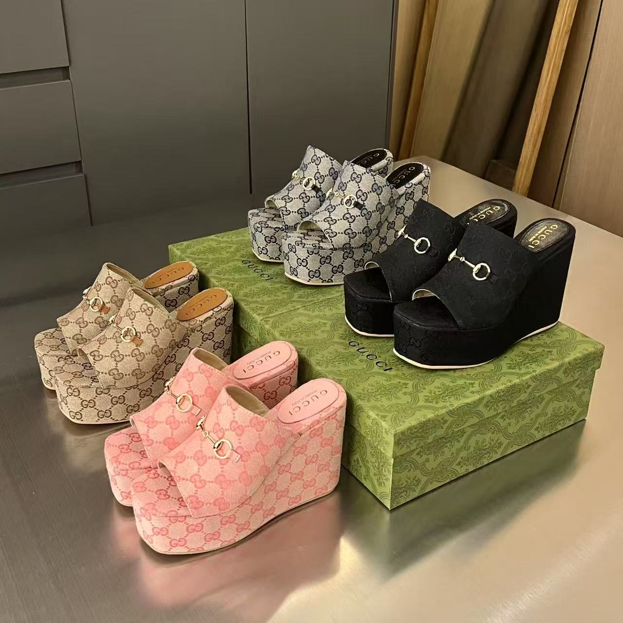 NO:262313,Cucci 25 spring and summer new thick-soled sandals, original replica size 35--41:, high heels slippers, high heels, slippers19860909cucci 25春夏新款厚底凉拖,原版复刻 35--41码 :,高跟鞋拖鞋,high heels,slippers,Women's Shoes