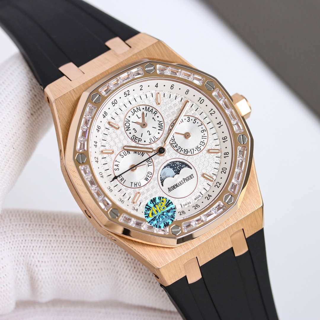 NO:944637,Produced by TW White Diamond Blue Shell Rose Diamond TW Factory AP Audemars Piguet Royal Oak 26574ST Series Men's Watch PG6 Perfect and Personalized Experience!  1 diameter 41MM!  2 is equipped with a customized version of Cal.5134 movement, which perfectly restores functions!  3. All functions such as calendar, day of the week, month, moon phase, etc. are all real functions and can be used normally. (Steel belt, tape, and belt models are optional) 3. The watch case is made of 316L fine steel, and the entire case is CNC processed with high precision, and the density is consistent with the original!  4 The entire text is perfectly presented in accordance with the original color!  5-piece set with ring opening, case and bottom cover. The overall angle perfectly reflects the drawing process. The fusion of quality and beauty. Best luxury gift recommendation. Please look for the exclusive quality of TW factory, audemars19860909TW 出品 白钻 蓝壳 玫钻  TW Factory AP 爱彼皇家橡树 26574ST系列 男士腕表PG6完美与个性的体验！ 1直径41MM！ 2搭载定制版Cal.5134机芯,完美还原功 能！ 3日历,星期,月份,月相等一切功能均为真功能可正常使用.（可选配钢带款,胶带款,皮带款） 3表壳采用316L精钢材质,整壳CNC高精准处理,密度与原装吻合！ 4字面整体按照原装颜色完美呈现！ 5壳套分圈口.壳.底盖三件套,整体角度完美体现拉丝工艺,品质与美的融合送礼最佳奢华推荐请认准TW厂独家品质,,audemars,Watch