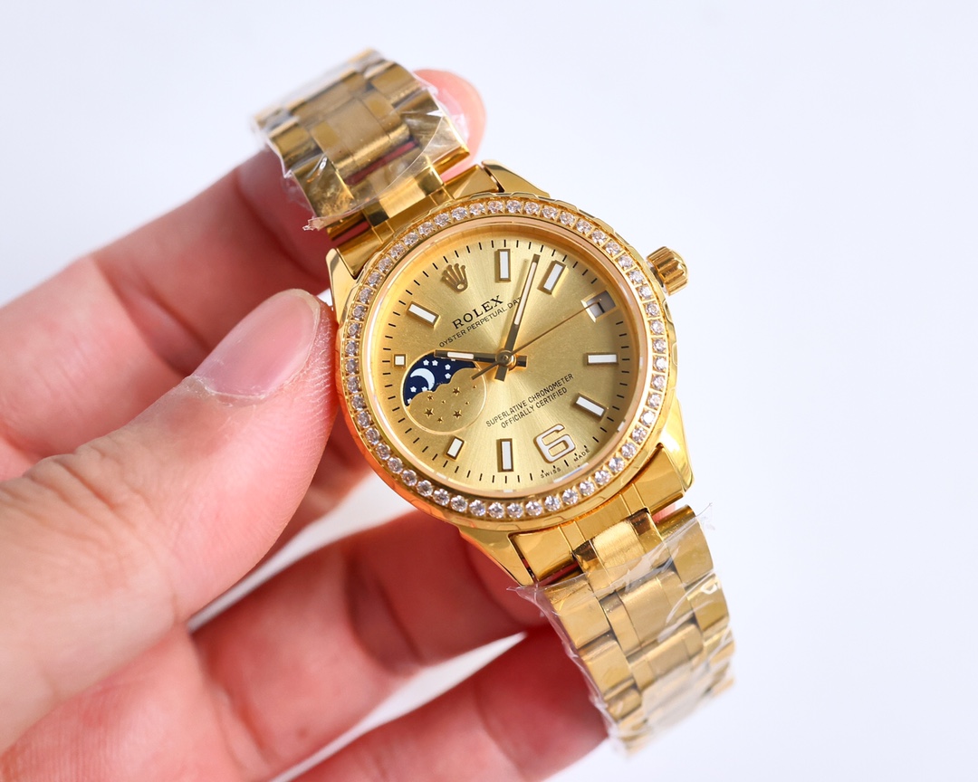 NO:146004,White shell Gold shell [Rose] [Rose] Recommended best female model Rolex new R OLEX Lady jewelry series Moon [Moon] [Sun] series 9-character sun, moon and star function, unique 4-hour small second logo, equipped with original imported call8217 moon camera caliber (0 repair 0 after-sales service), adopts high-end mother-of-pearl dial, fashionable women's watch, super luminous at night, unique 3-character calendar 316L stainless steel case (thickness 10mm), high-quality Swarovski crystal diamond on the shell, mirrored 9-grade sapphire crystal scratch-resistant glass, waterproof depth: 50 meters strap ceramic steel belt/Italian selected calfskin, fine polishing, fresh and elegant, generous and decent goddess must-have high quality, give your lover, give your best friend, five-star recommendation!  !  Please identify the exclusive product and the quality of the large manufacturer!  Welcome to reprint!  , swarovski,rolex,cowhide19860909白壳 金壳 [玫瑰][玫瑰] 推荐最佳女款 劳力士新款R OLEX 淑女珠宝系列 月[月亮]相[太阳]系列9字位日月星辰功能,独特的4时位小秒logo,搭载原装进口call8217月相机芯(0返修0售后）, 采用高端珍珠贝母表盘时尚女表 夜时超强夜光独特3字位日历 316L精钢表壳（厚度10mm）,壳上采用高品质施华洛世奇水晶钻石,镜面9级蓝宝石水晶防刮玻璃,防水深度:50米表带陶瓷钢带/意大利精选小牛皮,精细打磨,清新优雅,大方得体女神必备款高品质 送爱人 送闺蜜 五星推荐！！ 请认准独家出品.大厂品质！欢迎转载！,,swarovski,rolex,cowhide,Watch