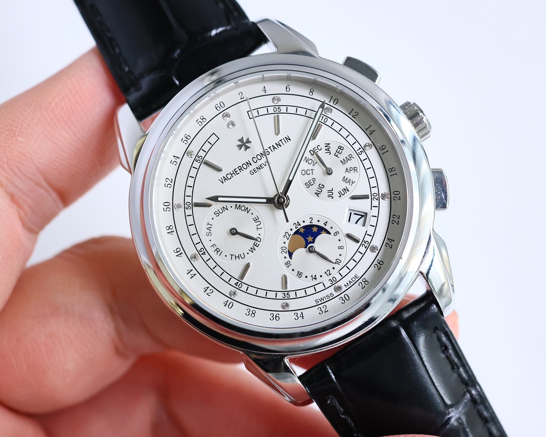 NO:146064,The new white shell and gold shell are on the market, and the Vacheron Constantin inheritance upgraded series is launched shockingly!  Multi-functional premium couple watch!  Xiaohongshu hits. 1 equipped with the original imported moon phase function movement mechanical watch with accurate zero return time!  2 The dial uses a bar as a scale to show the luxurious temperament of this watch!  The 3-belt uses imported square scale cowhide strap, the watch mirror adopts a high-quality mirror and a perspective bottom cover!  4 diameter men's model 41 mm, thickness 10 mm, women's model 35 mm, thickness 10 mm!  5 watch functions combine week/month/date/moon/sun and other functions, and the best male and female watches are truly standard for rich women!  It is a representative work of high-end watches. The reputation details reveal the nobleness of women and their taste is very good!  Consistent with the inside and out, unique ingenuity!  Please identify the exclusive quality., vacheron, cowhide19860909白壳 金壳 新款上市,江诗丹顿传承升级版系列震撼上市！多功能的高级情侣对表！小红书爆款. 1搭载原装进口月相功能机芯机械表走时精准零返修！ 2表盘上采用条钉作为刻度更显示出这款腕表的华贵气质！ 3皮带采用进口方形鳞纹牛皮表带,表镜采用高品质的镜面,透视底盖！ 4直径男款41毫米,厚度10毫米,女款35毫米,厚度10毫米！ 5腕表功能汇集星期/月份/日期/月亮/太阳等功能于一身,最佳男女腕表真正的富家女标配！为高端腕表的代表之作 尊贵彰显之美誉细节之处透露女士高贵,品位十分！ 表里如一 独具匠心！请认准独家品质.,,vacheron,cowhide,Watch