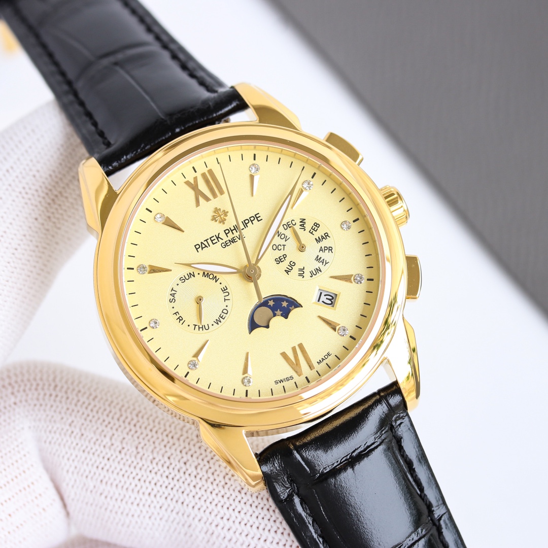 NO:617370,Produced by TW, white shell 1450 and rose gold 1500 TW Factory quality, high-end series!  The new Patek Philippe PP 9100 complex function chronograph series is launched. PatekPhilippe is a noble work of art!  (The upgraded version has an improved shell that is thinner than the old version, the glass has been upgraded to be wear-resistant and fall-resistant, and is smoother and more beautiful than the old version! The inner cover has been updated to a steel inner cover; the texture and feel of the watch are more perfect) Exclusive text plus high-end inner shadow logo, with imported 9100 multi-function movement (0 repair) function (24 hours, week, stars, month) imported 316 fine steel, using 18k quality furnace vacuum plating!  Paired with Italian imported calfskin!  Original folding buckle!  Size 42mm. Wear-resistant and scratch-resistant sapphire glass!  Super waterproof to 50 meters!  Simple but not simple!  You can never own a Patek Philippe, you are just keeping it for your descendants. (Serious promise: The actual product has a better luster and a more exquisite feel. The dial and scale are lifelike. The craftsmanship of the case and case are all master-level light body inspections. Coupled with the high-tech forging of new era machines, it is shocking and distinguished. You deserve it! Made by a big factory! Welcome to reprint! For the best luxury recommendations for gifts, please look for TW exclusive quality, patek philippe, cowhide19860909TW 出品 白壳1450 玫金1500 TW Factory大厂品质,高端系列！新款 百达翡丽 PP 9100 复杂功能计时系列上市 PatekPhilippe 贵族的艺术品！（升级版改进壳身比旧版本更薄、玻璃升级耐磨抗摔、比旧版本更平整美观！内罩更新成钢鑫制内罩；手表质感 手感 显得更完美）独家字面加高档内影logo,搭配进口9100多功能机芯（0返修）功能（24小时,星期,星辰,月份）进口316精钢,采用18k品质炉内真空电镀！搭配意大利进口小牛皮！原装折叠扣！尺寸42mm.耐磨防刮蓝宝石玻璃！超强防水50米！简约而不简单！你永远无法拥有一块百达翡丽,你只是在替你的后代保管他. ( 慎重承诺 产品实物光泽手感更佳精湛 字盘刻度栩栩如生 壳套工艺都是宗师级别轻身检验 加上新时代机器高技锻造 上手震撼尊贵非凡.你值得拥有！大厂打造！欢迎转载！送礼最佳奢华推荐请认准TW独家品质,,patek philippe,cowhide,Watch