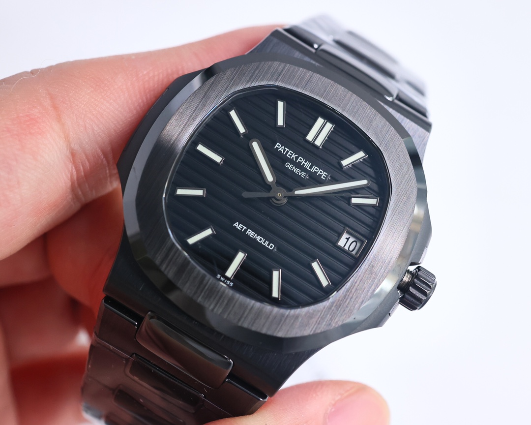 统一价:2700
『AET 全陶瓷 9015机 Tiffany 5711鹦鹉螺』 【 PATEK PHILIPPE 】百达翡丽 陶瓷制作表壳与表带,已经赢得了一大波欢心和满满的期待,整体感觉:自然、高极,极致色调,应该说男女老少皆喜的一款,确实让人怦然心动!
它是一款年轻自然,特别适合夏天的腕表。除了表盘颜色别具一格外,淡雅质感的表壳与表盘匹配,更呈现出浑然一体的视觉享受。
德国高级手表改装品牌AET REMOULD新作的百达翡丽5711,在于表盘配色上大做文章,灵感源于各地著名自然景色,让人无限遐想,散发出自然优雅的气息,让人一种清新宁静的感受。
表款系列经典元素完整保留,视觉简洁利落,色调新颖别致,赋予5711大三针截然不同的新样貌。