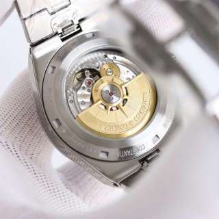 Vacheron Constantin Overseas Moon Phase Retrograde Date detail 8