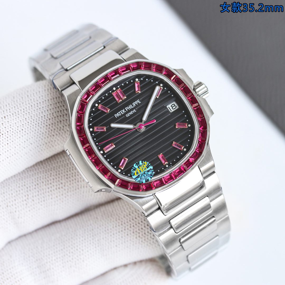 NO:156861,1900 Dream Love Watch Patek Philippe Hidden Women's Watch Nautilus GR Factory2025 latest masterpiece Patek Nautilus series high-value women's watch, ceiling style, all eight King Kongs [2025 Super God Work Top Version] Patek Philippe Sports and Elegant Nautilus Women's Watch P is coming!  Welcome to compare details 1. Pair with a customized version of 9015 machine-modified Cal.324sc automatic movement, kinetic energy storage for 45 hours, vibration frequency of 28,800 per hour. 2316L custom-grade ergonomic strap!  3 watch size 35.2MM 4 gems inlaid with rubies, sapphires, emeralds, white square tiles of different colors 5 watch mirrors double-sided anti-glare sapphire crystal glass. 6 literal colors are the same as genuine. 