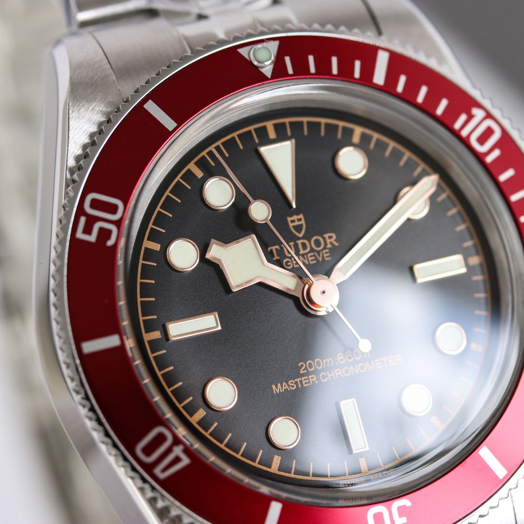 Tudor Black Bay 41 Burgundy M7941A1A0RU-0003 stainless steel case and bracelet, red bezel, black dial 41mm Unisex Automatic