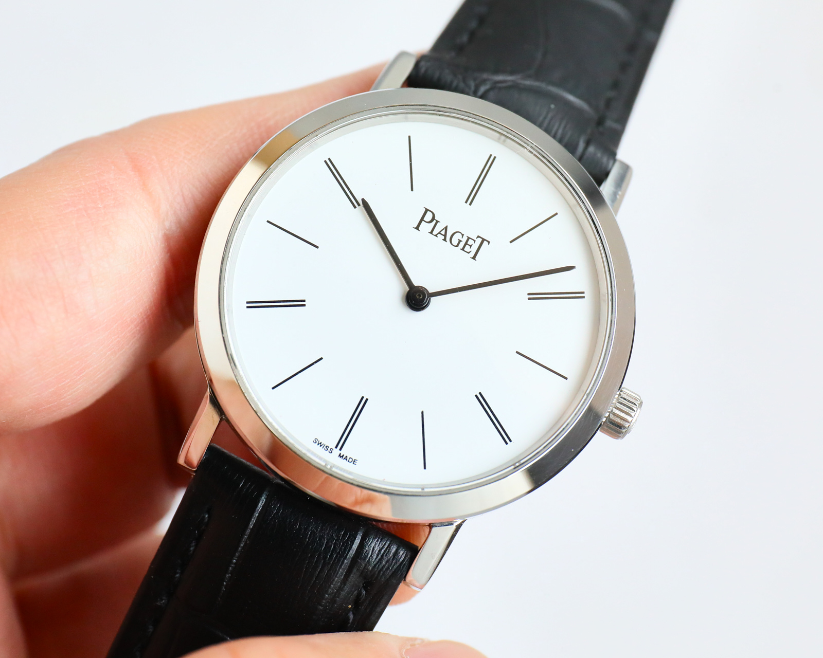 Piaget Altiplano silver case bezel, white dial, black leather strap 38mm Men's Mechanical