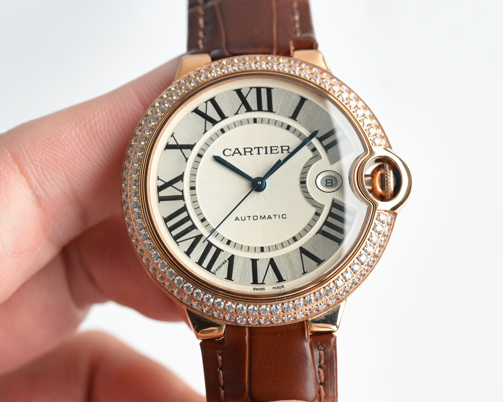 Cartier Watches Kajia 18k gold watch) Blue Balloon series men's model 42mm mechanical arrival, crocodile leather strap... — photo 2