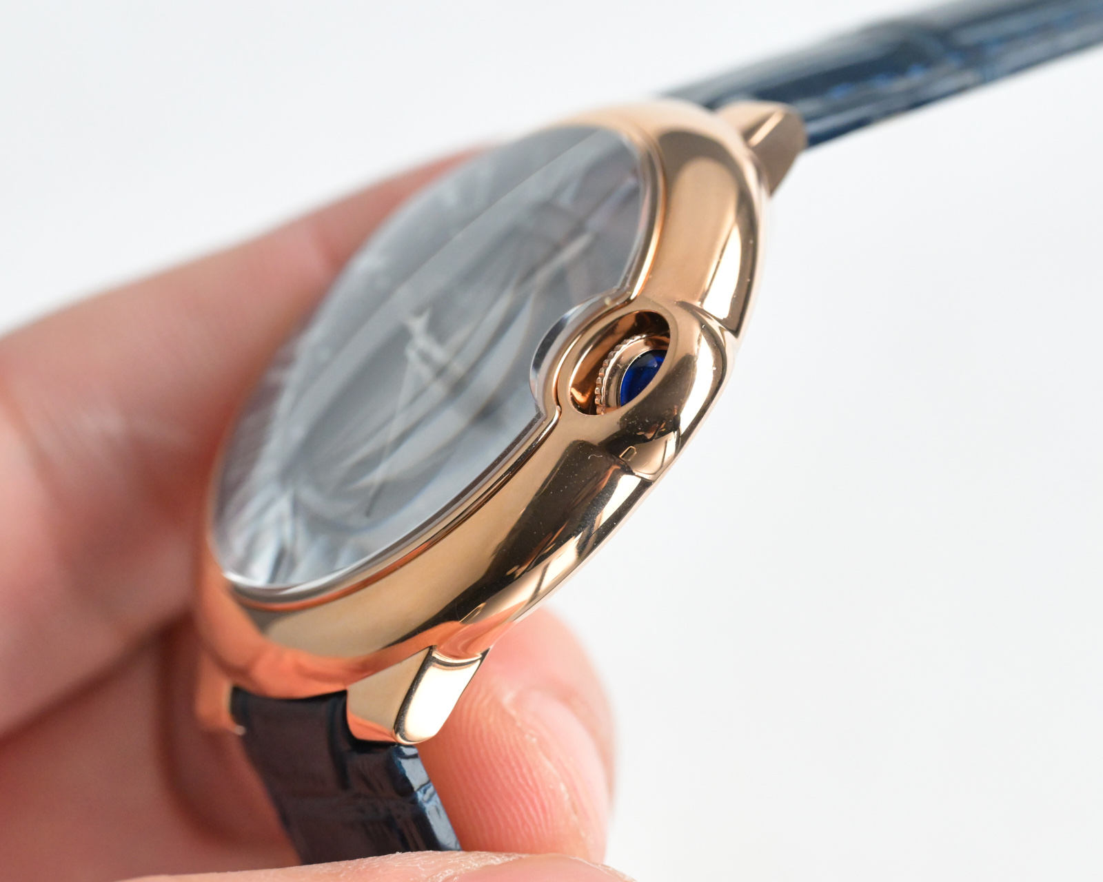 Cartier Watches Kajia 18k gold watch) Blue Balloon series men's model 42mm mechanical arrival, crocodile leather strap... — photo 6