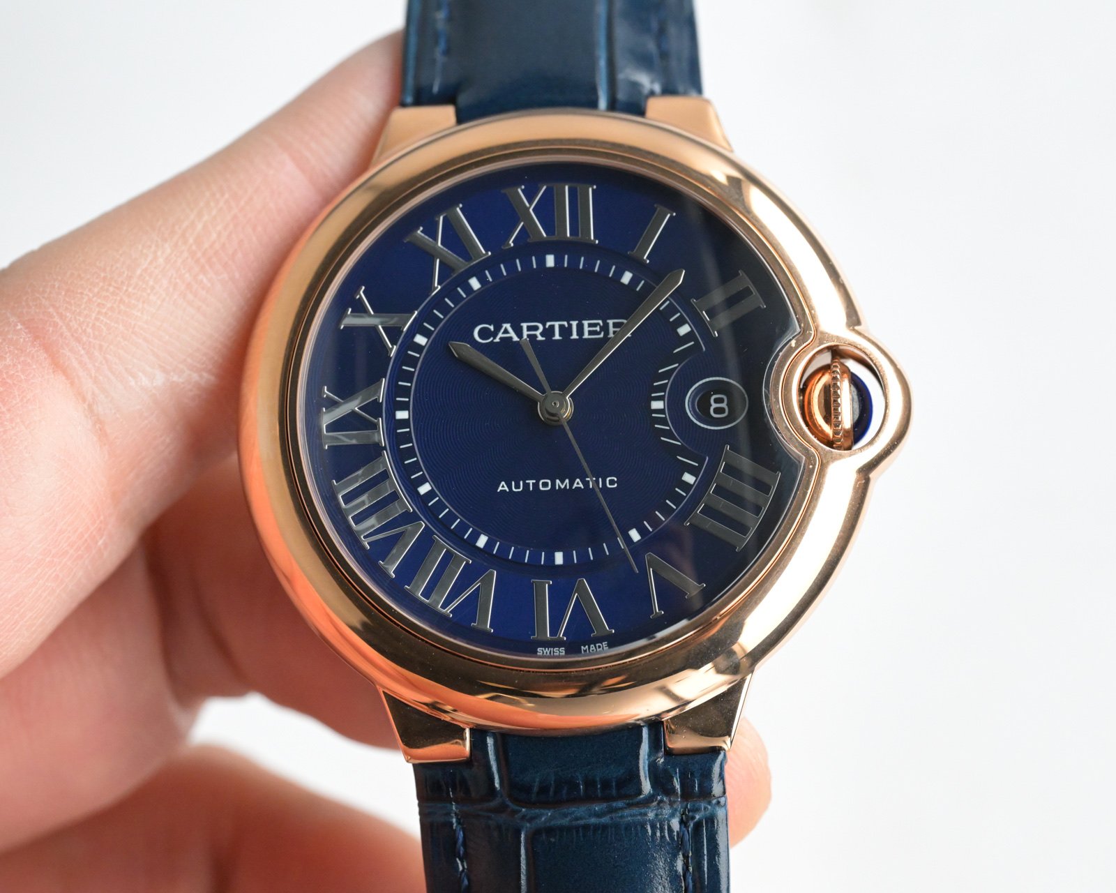 Cartier Watches Kajia 18k gold watch) Blue Balloon series men's model 42mm mechanical arrival, crocodile leather strap... — photo 5
