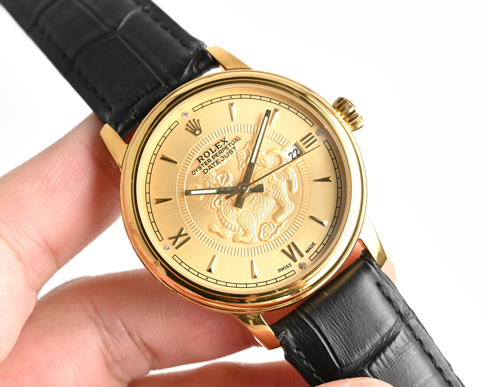 NO:150989,Gold 0 Stores, mainly recommended, Rolex [ROLEX] [Benefit Pixiu] upgraded version, men's watch adopts a unique dial design, matched with the 3D three-dimensional sense of the Busy Pixiu, the overall effect is more high-end and luxurious Rolex. When you first meet Rolex, you will be looking forward to one day to have it. Wearing Rolex will make you feel smooth and prosperous. You deserve it. Welcome to comment!  Movement, paired with a brand new imported movement (zero rework) Size 40mm, mirror sapphire glass never scratched, material 316L stainless steel case, power, storage 48 hours, waterproof depth meters, Italian calf belt,,,rolex,cowhide19860909金 0 店家 主推 劳力士【ROLEX】【招财貔貅】升级版本 男士腕表 采用独特的表盘设计 搭配招财貔貅的3D立体感,整体效果更显高档奢华的劳力士, 初识劳力士必憧憬有朝一日能拥有它,戴上劳力士必顺风顺水必发达,你值得拥有,欢迎评鉴！机芯、搭配全新进口机芯（零返修） 尺寸40mm,镜面蓝宝石玻璃永不刮花,材质316L精钢表壳,动力、储存48小时 ,防水深度米,意大利小牛皮带,,,rolex,cowhide,Watch