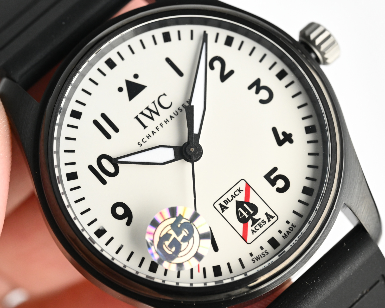 统一价：1250
G5 工厂全新推出IWC万国 IW328210 
马克二十系列
别名：IWC-梅赛德斯- AMG马石油F1车队特别款
资料如下：
尺寸：40* 10.68 mm
表镜：蓝宝石水晶玻璃
表带：自动拆卸系统的进口氟橡胶表带。
机芯：日本进口的降噪处理的西铁城9015机芯；调整日厉和时间的方式和原版同步相同。

G5  万国马克F1赛车款 己将轰鸣上市·
此次除了机芯；其他所有细节在矩微下己99%相同，此款己真正实现超A等级A8出品