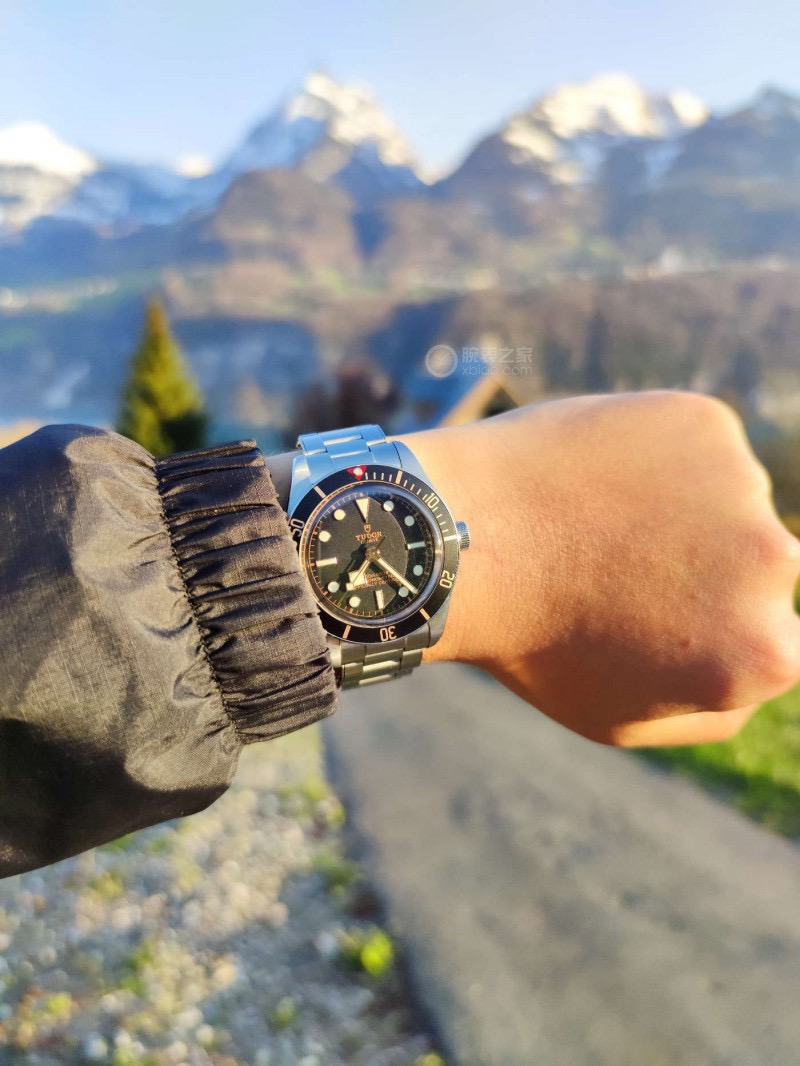 Tudor Black Bay 54 M79230G-0001 caixa e pulseira em aço inoxidável, moldura verde, mostrador preto 37 mm unissex automático