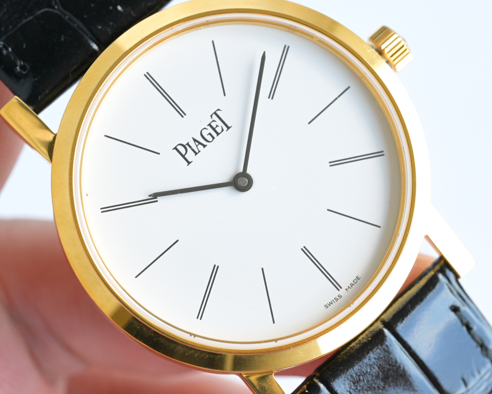 Piaget Altiplano silver case, white dial, black leather strap 40mm Men's Quartz
