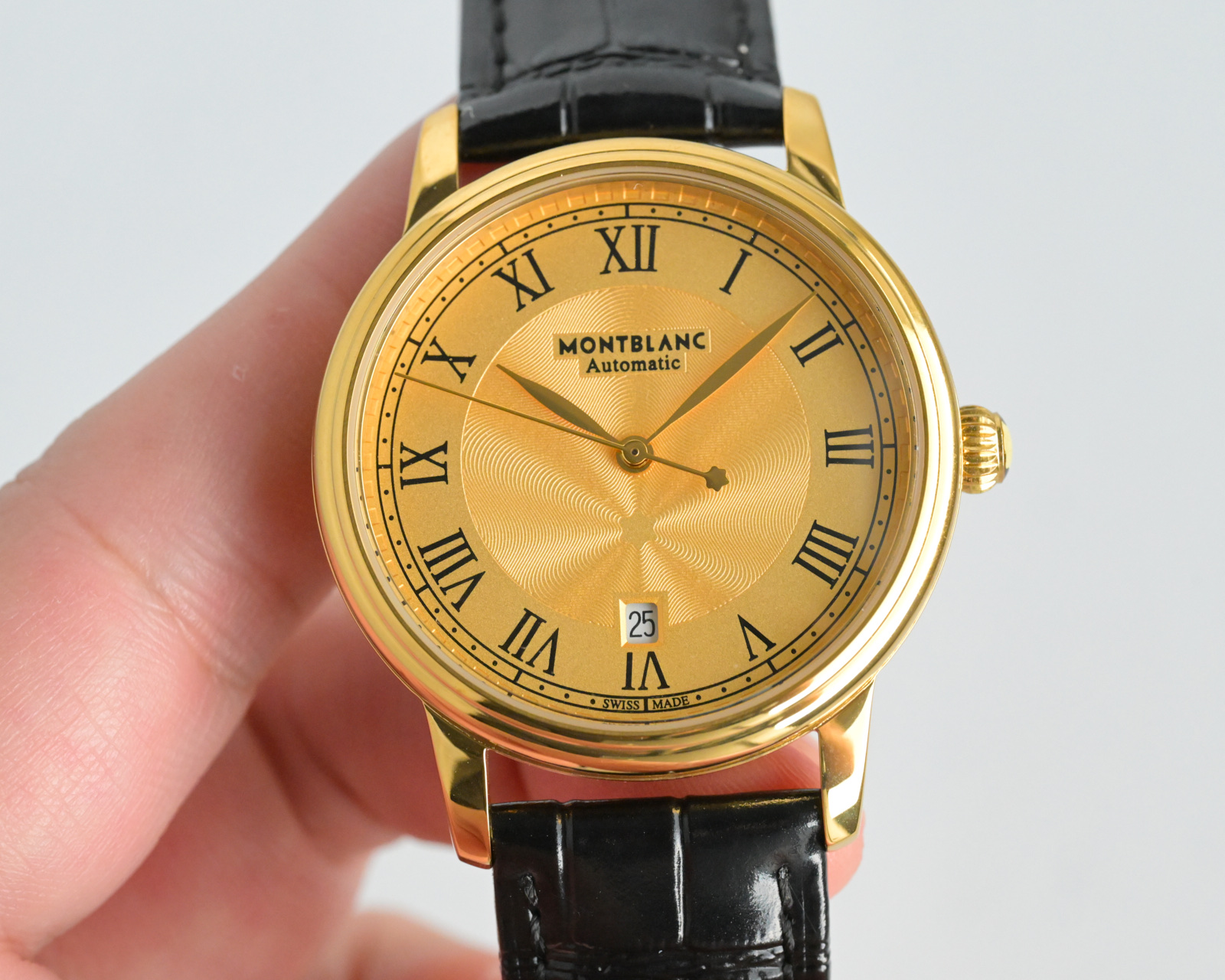 Montblanc Star Classique Date Automatic caixa em ouro amarelo, mostrador preto, pulseira de couro preta 39 mm Masculino Automático