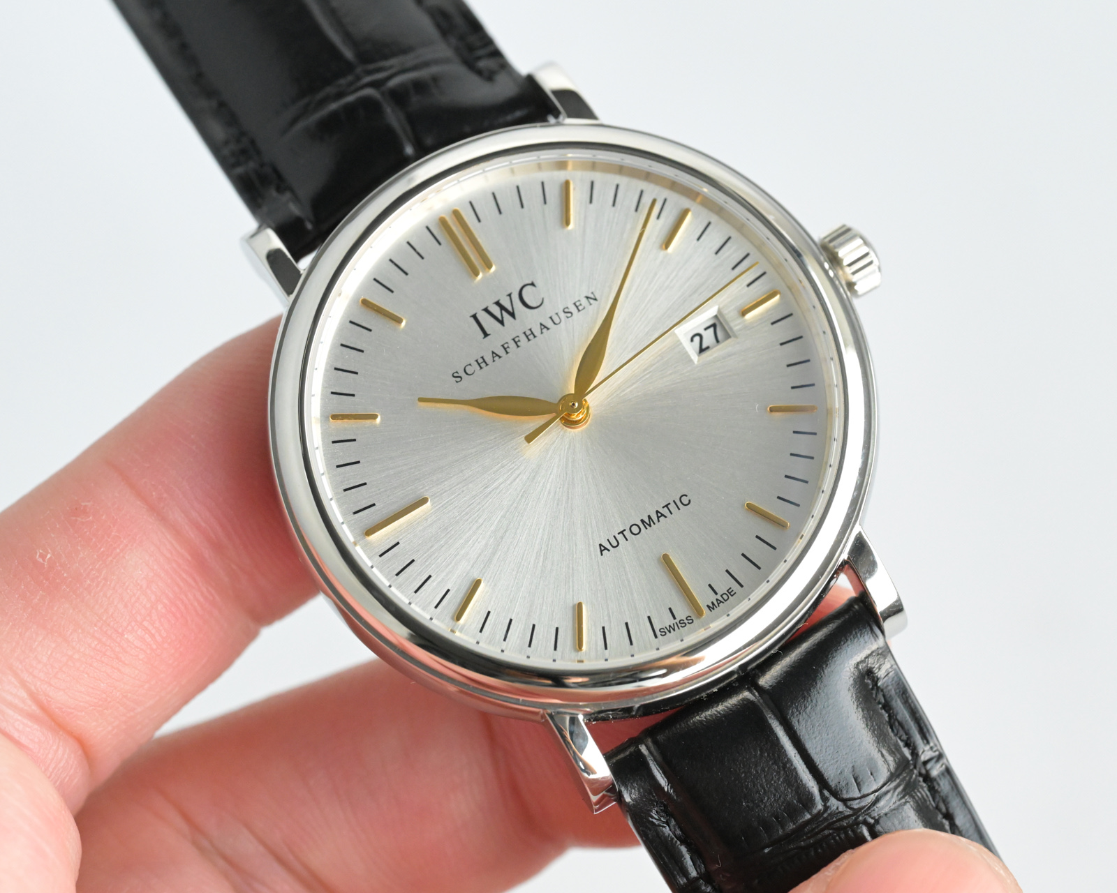 白壳850,玫壳900
Mks万国最强柏涛菲诺男表!最受欢迎的简洁,优雅,大气的正装风范手表!【表壳】40毫米的表壳!瑞士级精工打磨抛光!使得外观圆润饱满,细节到位!非常漂亮!【表盘】蓝宝石表镜防眩光镀膜,表盘采用最经典的柳叶针,有蓝色镀铑,玖瑰金,黄金,白金针!台湾顶级工艺表盘!精心制作,完美还原!【机芯】独家采用进口西铁城9015机芯!品质超高!走时精准耐用!几乎零返修!【表带】意大利仿真鳄鱼皮纹表带! 独家精心定制,出品保证了优越的品质,给佩戴者极佳的佩戴体验。买柏涛菲诺,认准mks出品!必属精品!