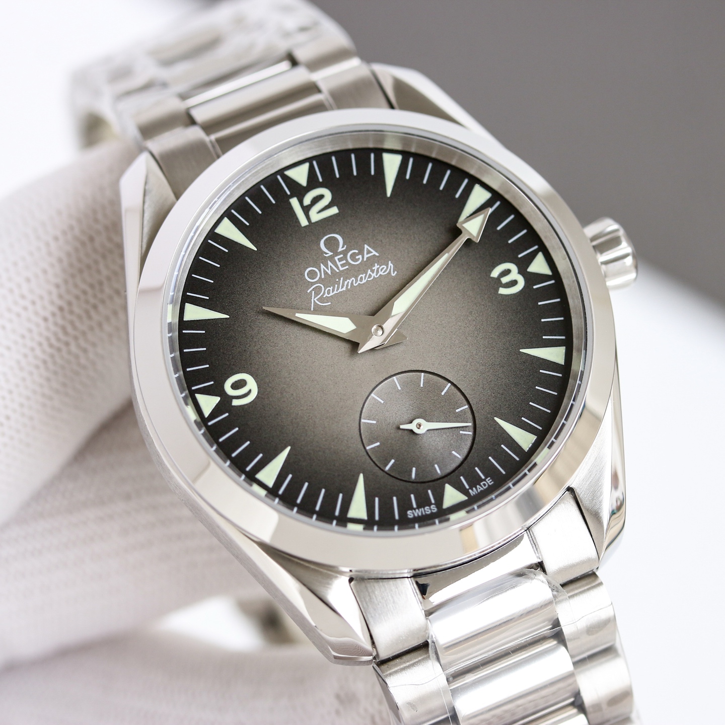 Omega Railmaster 38mm Stainless steel case and bracelet, brown dial, silver bezel 38mm Unisex Automatic