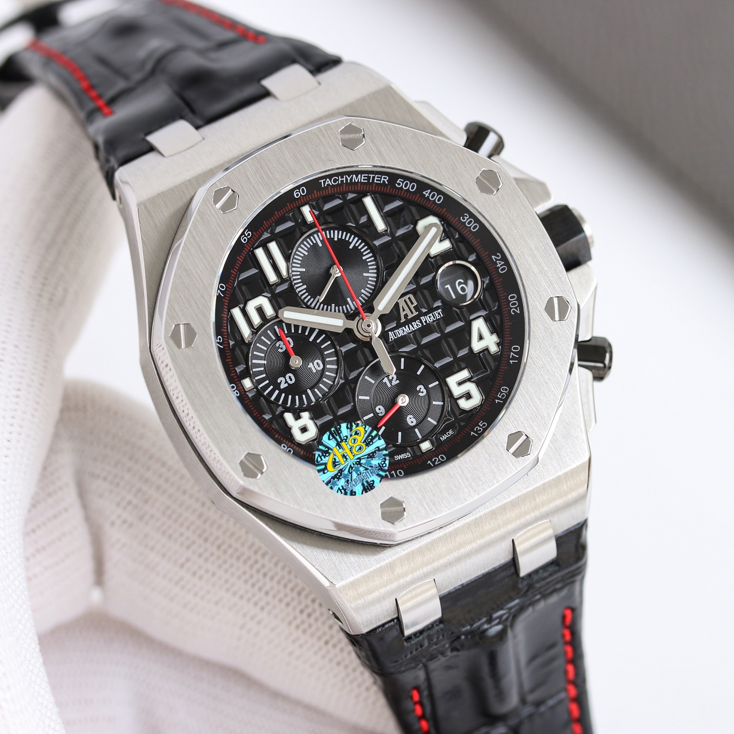 💋OMF  AP皇家橡树26238，12位小秒，尺寸是热门的42表径，彰显大气又不失精致，表盘采用Mega Tapisserie&rdquo; 超大型格纹装饰，满满的爱彼经典元素，搭配三面批花带夜光指针能在黑暗中发光，清晰易读，机芯搭配丹东计时3126自动上链机芯每小时振频28800，镜面采用蓝宝石双面高透防眩光玻璃，表壳采用CNC打磨拉沙技术，细节角度完美处理。圈口每颗六角螺丝都处于同一平面上，表带可以选择胶带或者钢带，此款防水也是做到日常洗手淋雨甚至游泳都不用担心 
爱彼爱彼皇家橡树离岸26238您值得拥有，欢迎品鉴