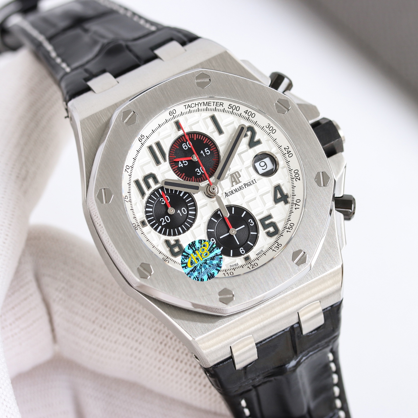 💋OMF  AP皇家橡树26238，12位小秒，尺寸是热门的42表径，彰显大气又不失精致，表盘采用Mega Tapisserie&rdquo; 超大型格纹装饰，满满的爱彼经典元素，搭配三面批花带夜光指针能在黑暗中发光，清晰易读，机芯搭配丹东计时3126自动上链机芯每小时振频28800，镜面采用蓝宝石双面高透防眩光玻璃，表壳采用CNC打磨拉沙技术，细节角度完美处理。圈口每颗六角螺丝都处于同一平面上，表带可以选择胶带或者钢带，此款防水也是做到日常洗手淋雨甚至游泳都不用担心 
爱彼爱彼皇家橡树离岸26238您值得拥有，欢迎品鉴