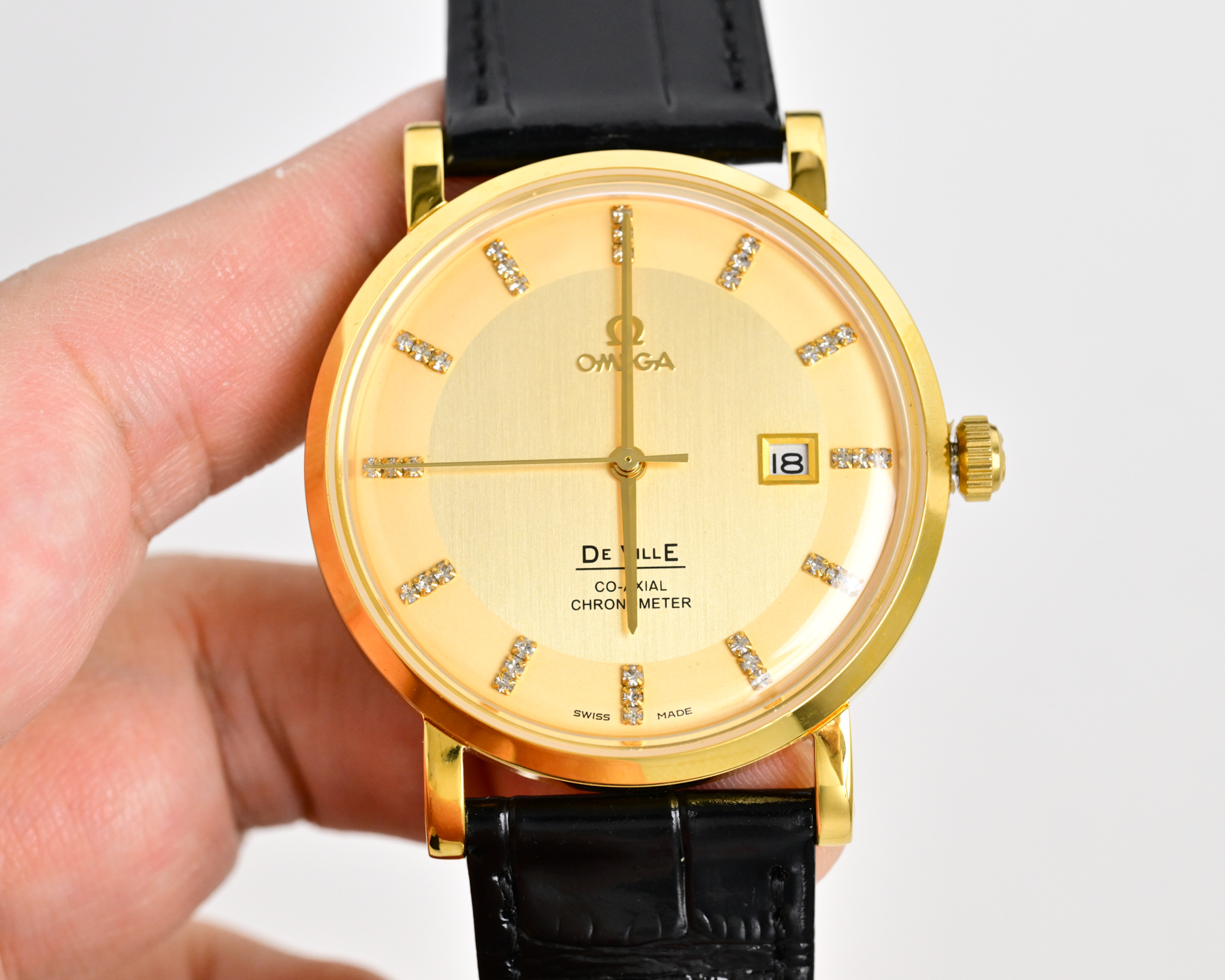 Omega De Ville Prestige Co-Axial Chronometer cassa in oro rosa, quadrante argentato, indici con diamanti, cinturino in pelle marrone 39,5 mm Automatico da uomo