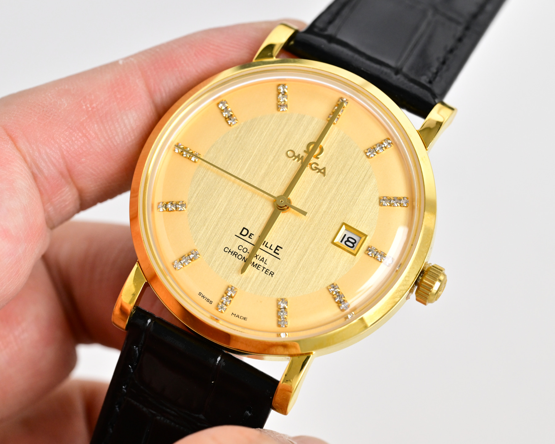 Omega De Ville Prestige Co-Axial Chronometer cassa in oro rosa, quadrante argentato, indici con diamanti, cinturino in pelle marrone 39,5 mm Automatico da uomo