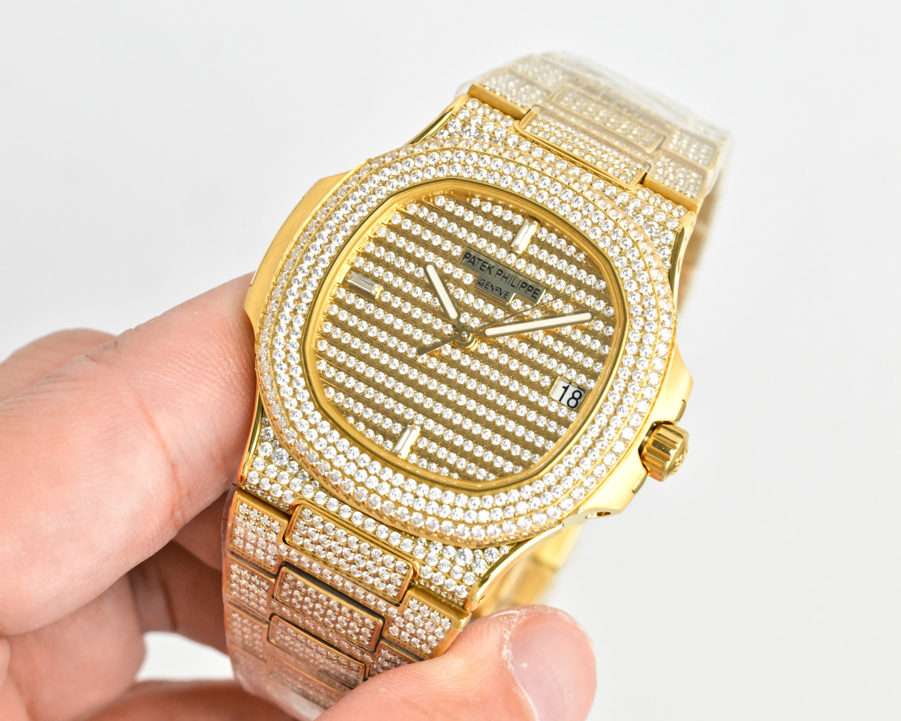 Patek Philippe Nautilus 5719 / 10G-010 yellow gold-tone case and bracelet, diamond-set bezel and dial 40mm Men's Automatic