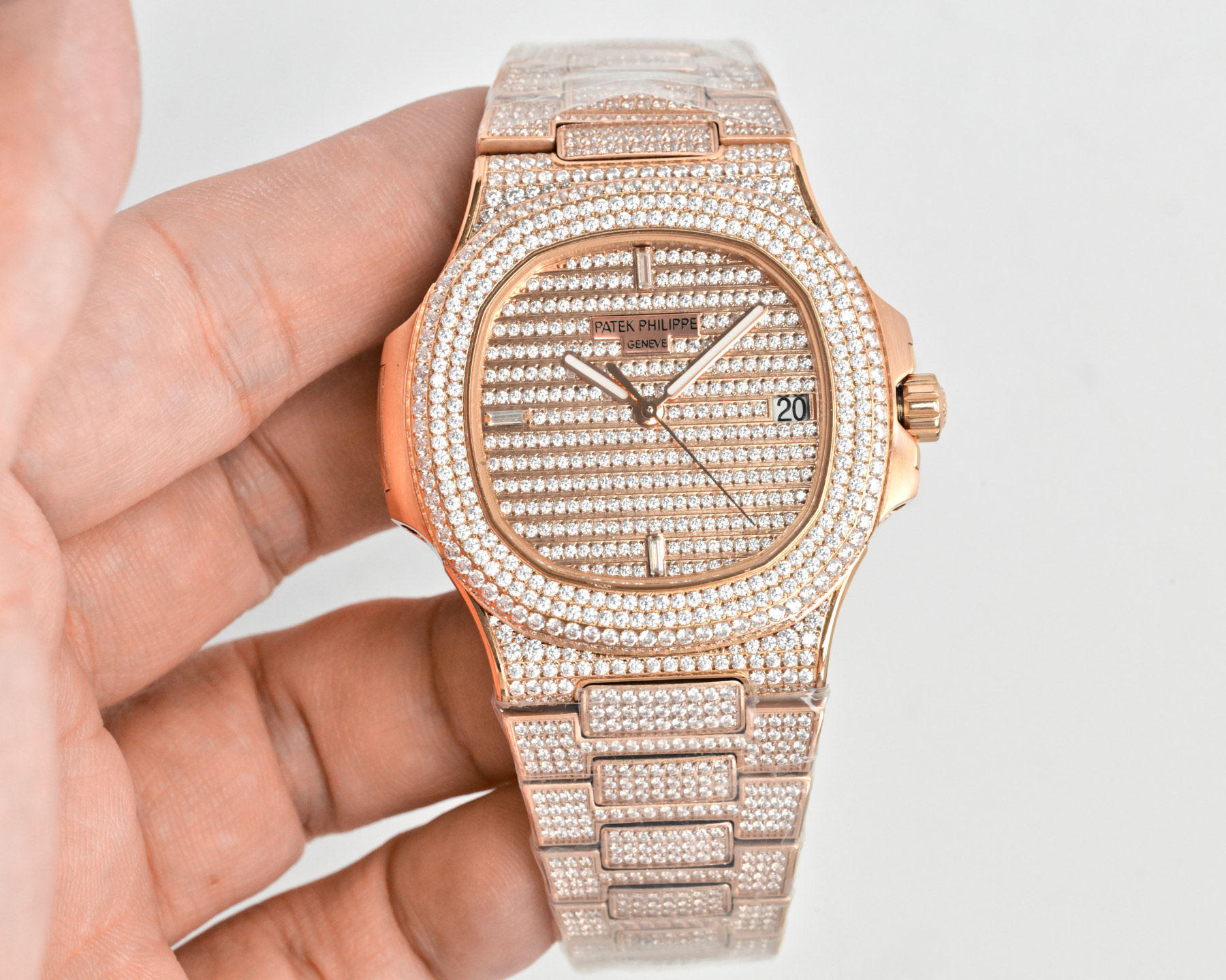 Patek Philippe Nautilus rose gold case and bezel, diamond-set dial, diamond-set bracelet 40mm Men's Automatic