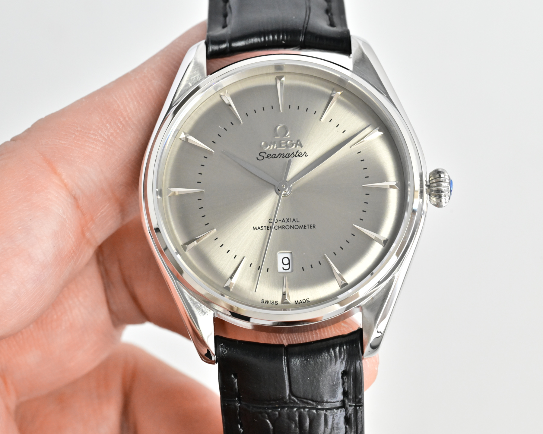 Omega Seamaster Co-Axial Master Chronometer silver case, blue bezel accents, white dial, blue leather strap 39.5mm Men's Automatic