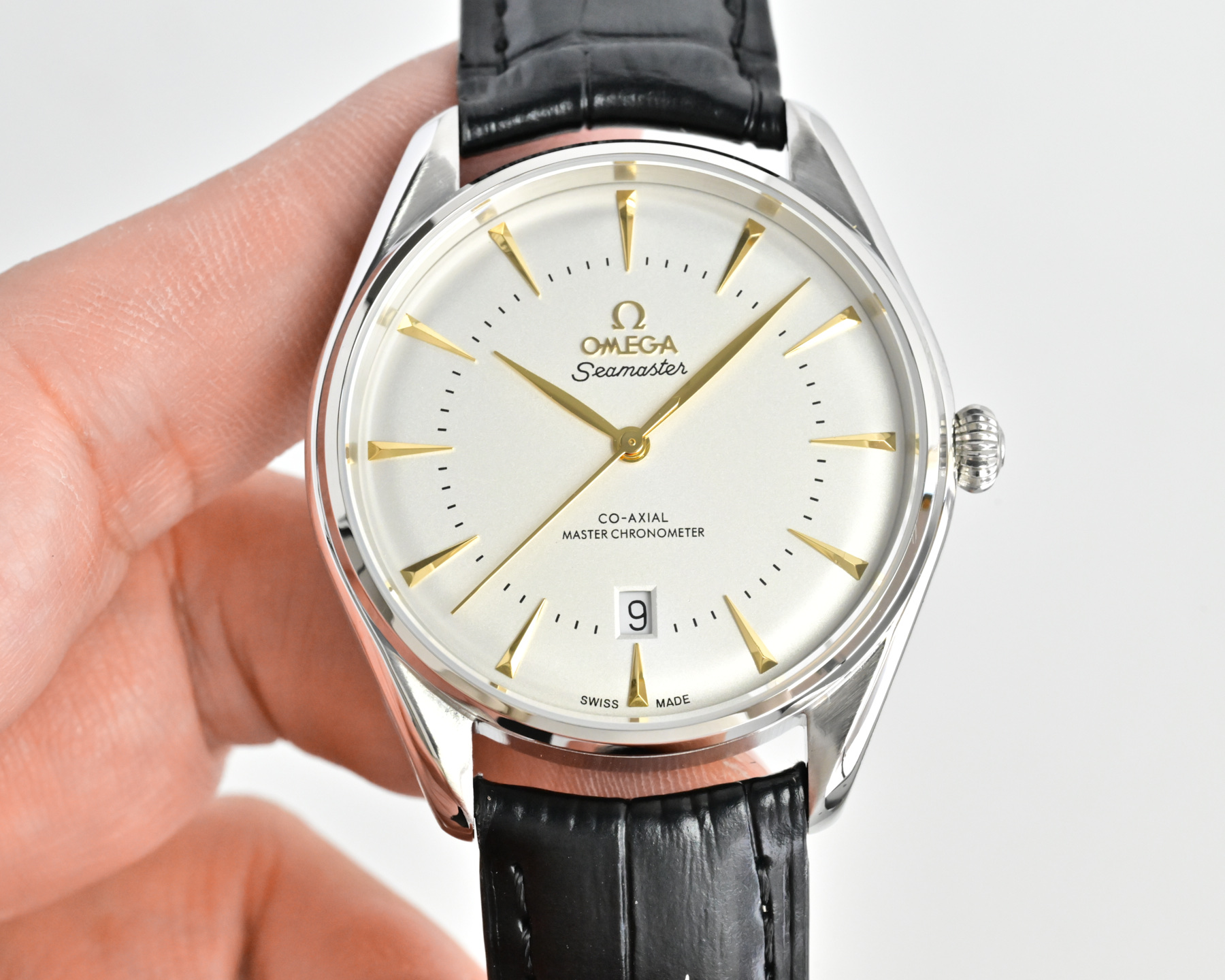 Omega Seamaster Co-Axial Master Chronometer silver case, blue bezel accents, white dial, blue leather strap 39.5mm Men's Automatic