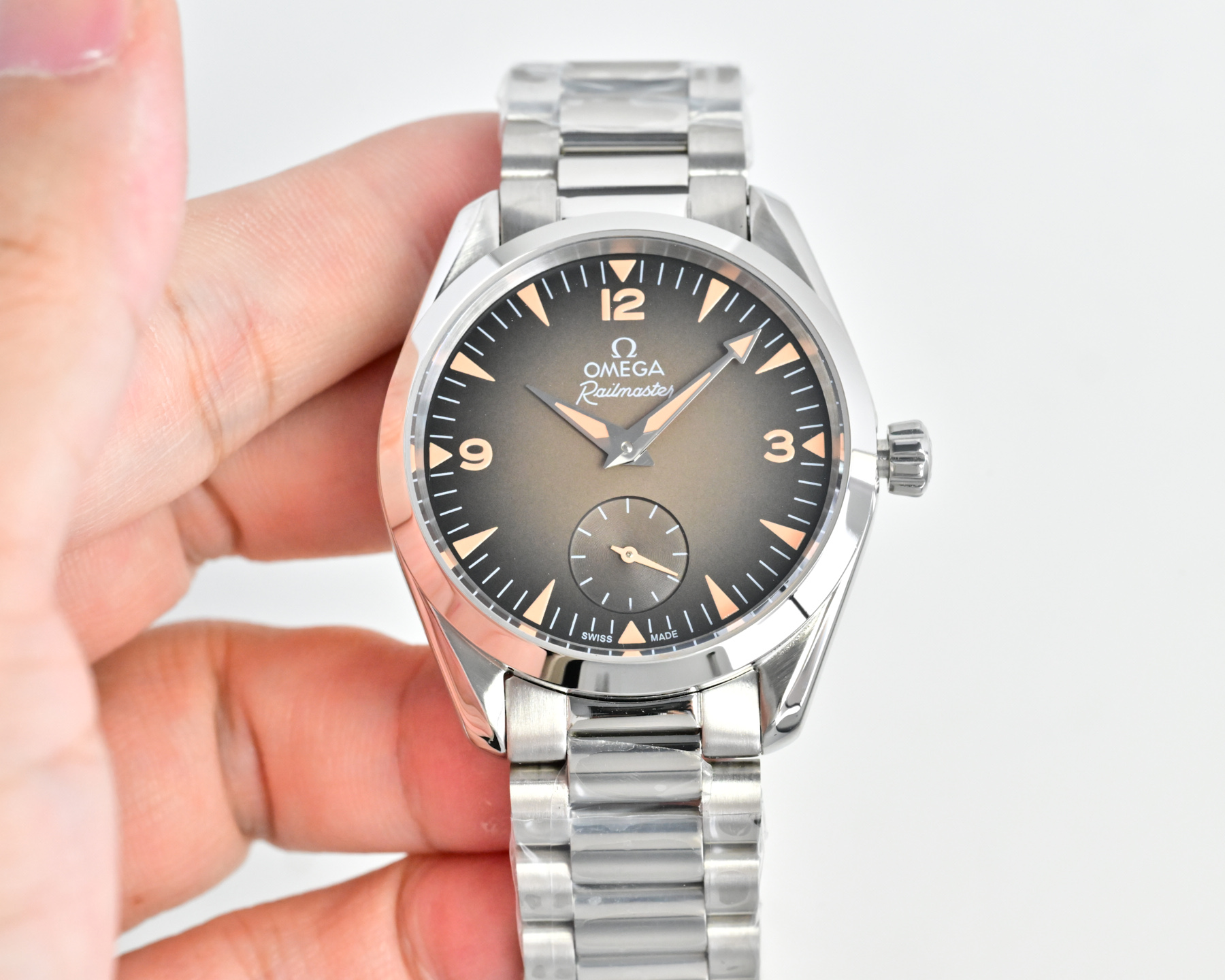 Omega Railmaster stainless steel case, silver bezel, black dial, steel bracelet 39mm Men's Automatic