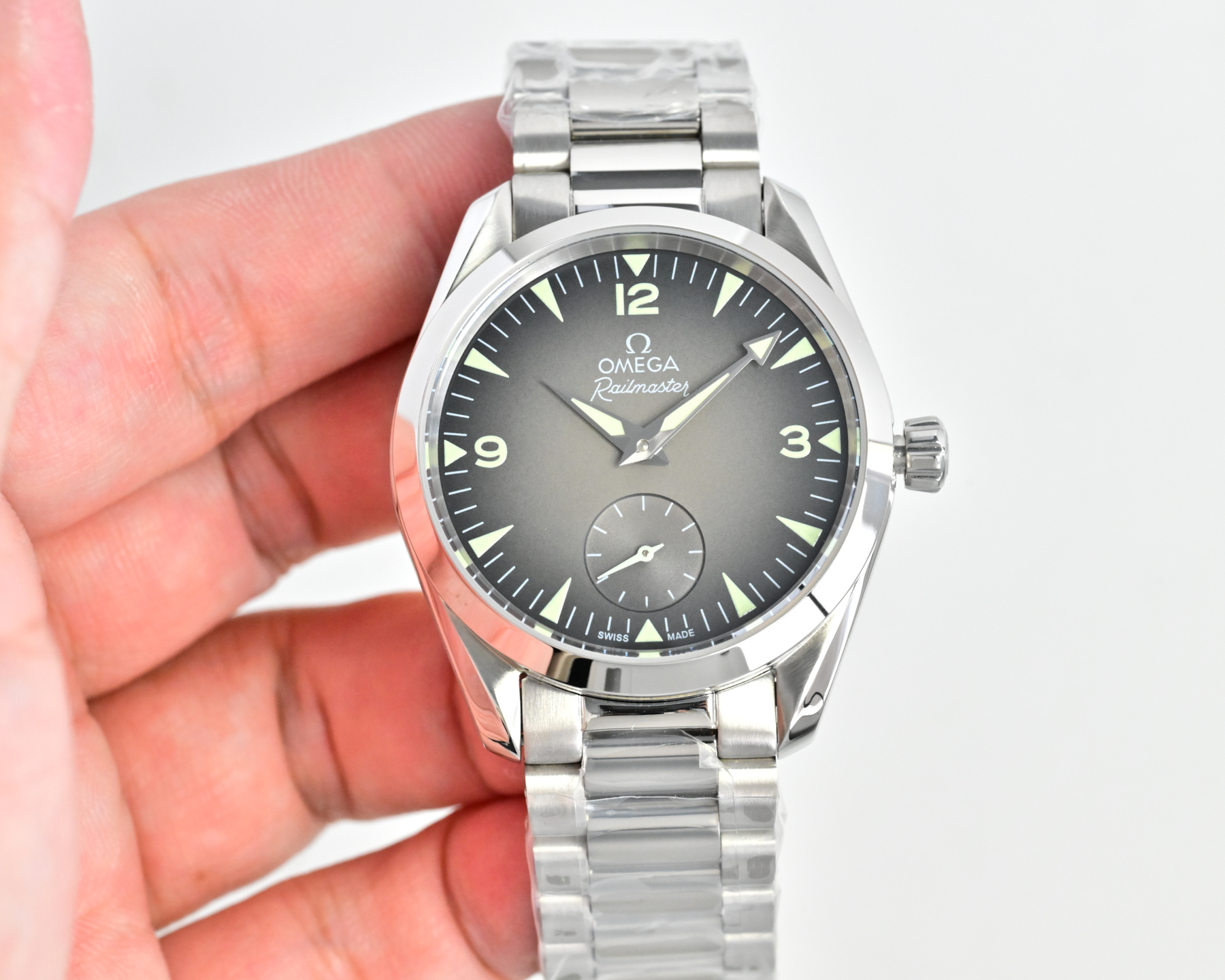 Omega Railmaster stainless steel case, silver bezel, black dial, steel bracelet 39mm Men's Automatic