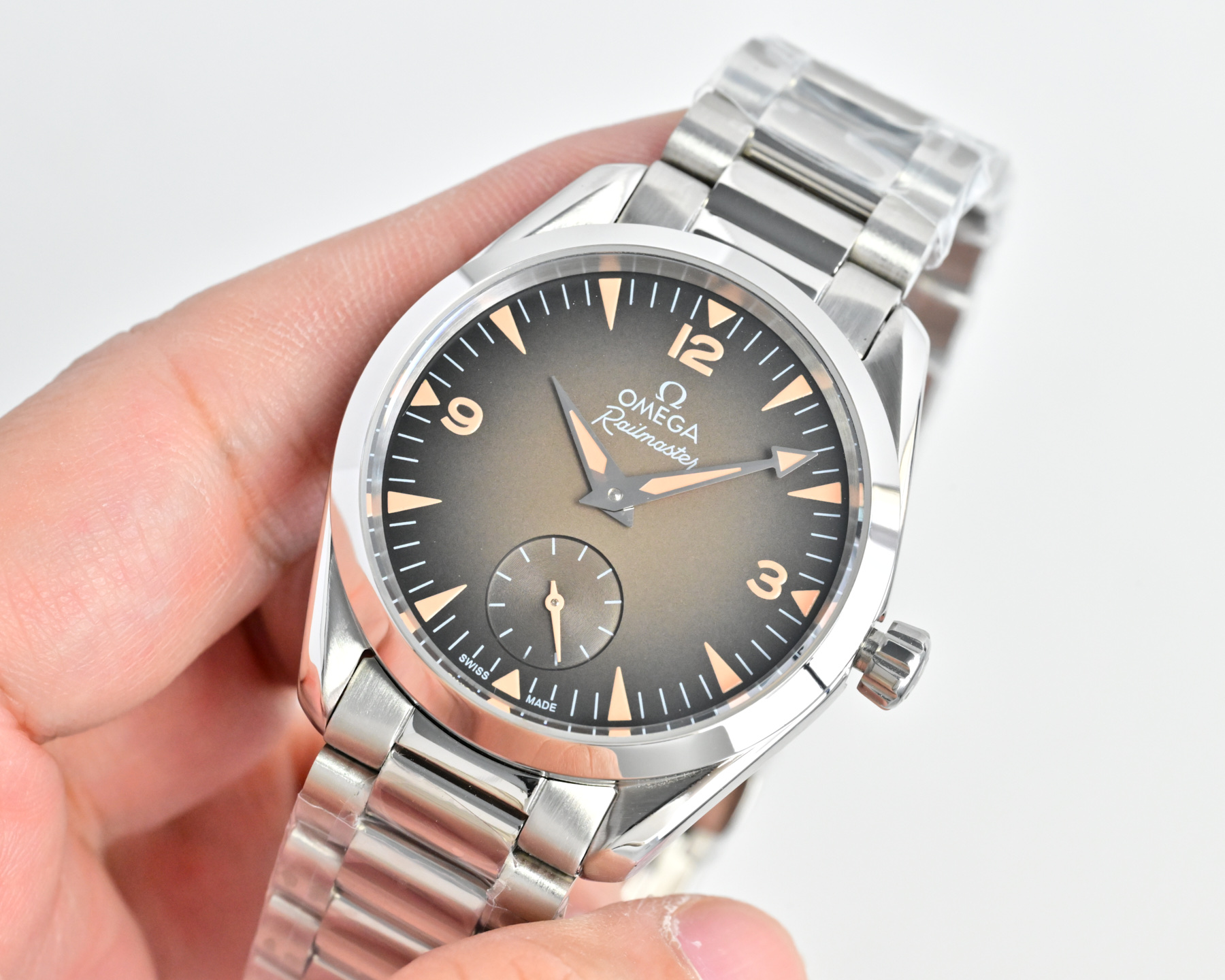 Omega Railmaster stainless steel case, silver bezel, black dial, steel bracelet 39mm Men's Automatic