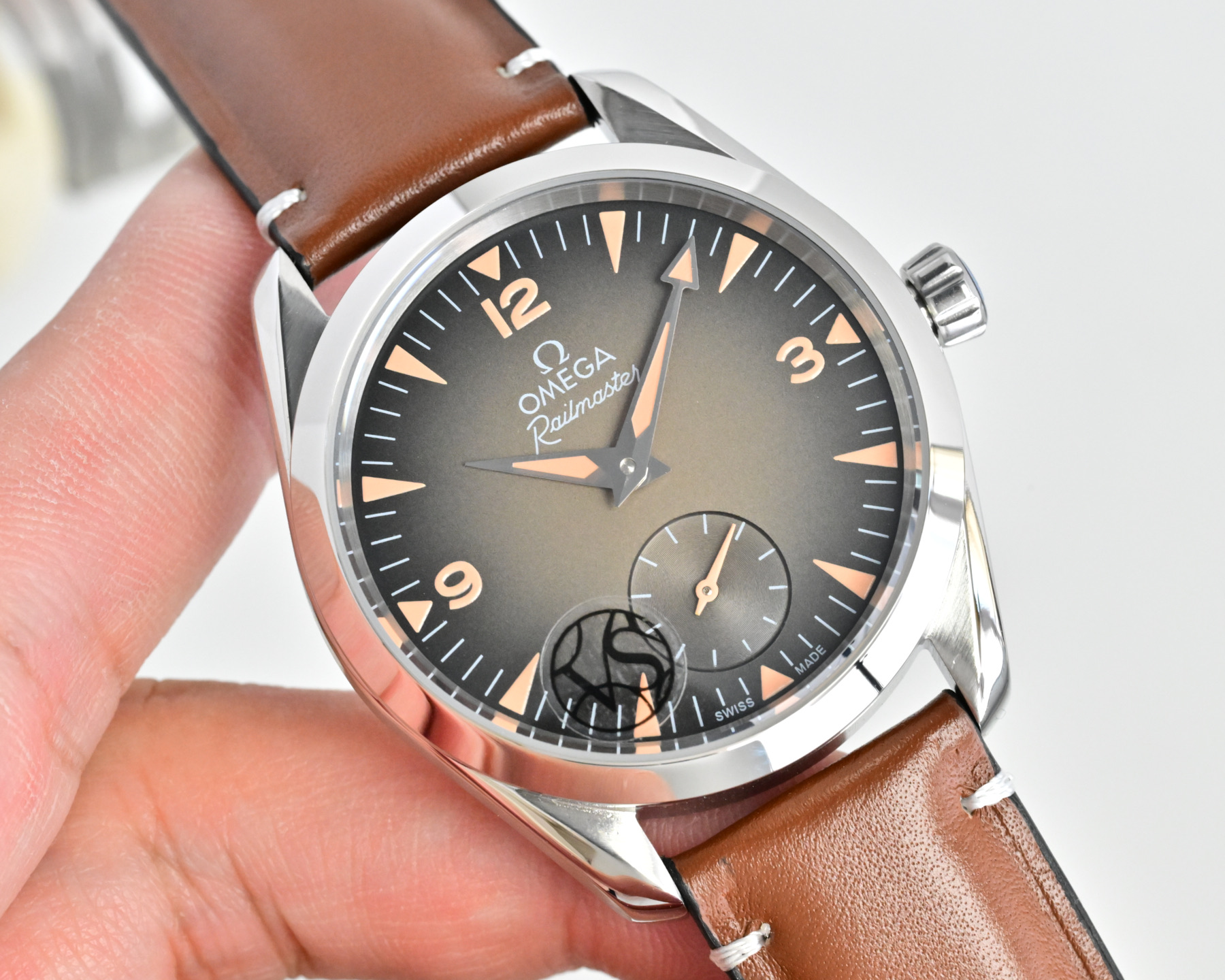 Omega Railmaster stainless steel case, grey dial, black leather strap 40mm Men's Mechanical