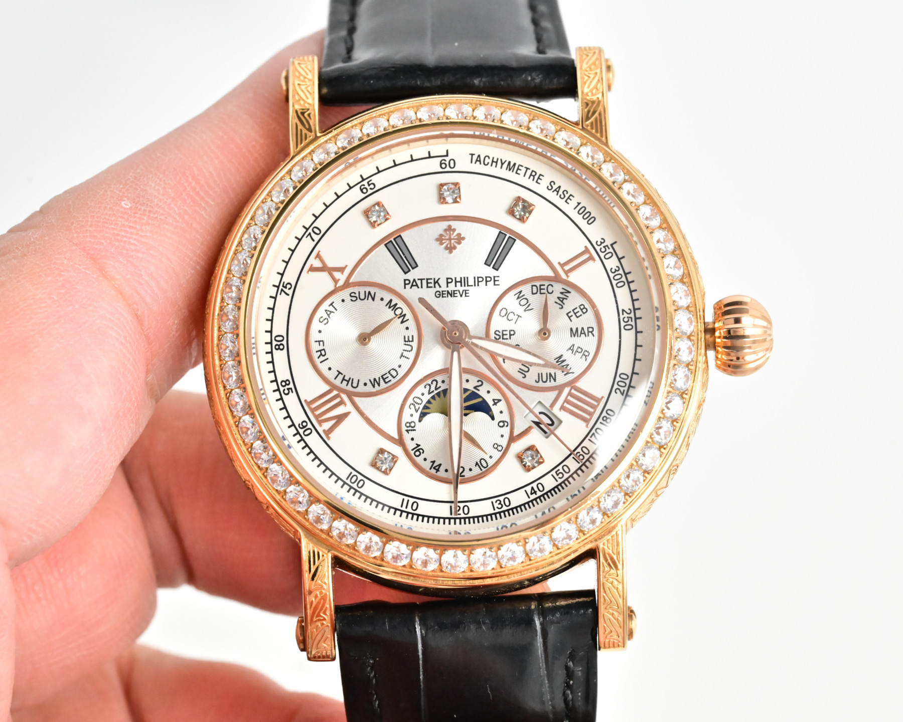Patek Philippe Grandi Complicazioni Cronografo Calendario Perpetuo cassa in oro rosa, lunetta con diamanti, quadrante nero, cinturino in pelle nera 42 mm Automatico da uomo
