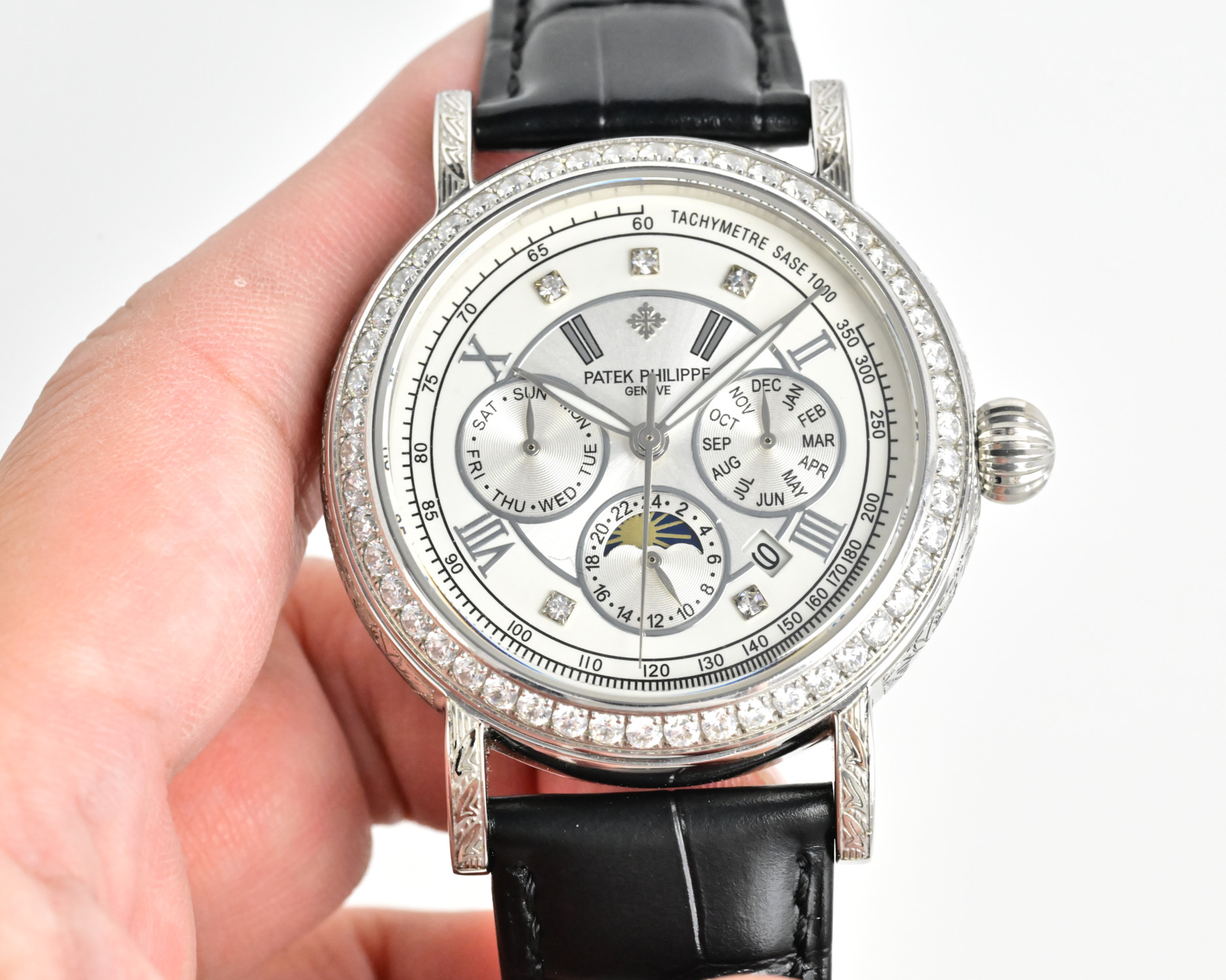 Patek Philippe Grandi Complicazioni Cronografo Calendario Perpetuo cassa in oro rosa, lunetta con diamanti, quadrante nero, cinturino in pelle nera 42 mm Automatico da uomo