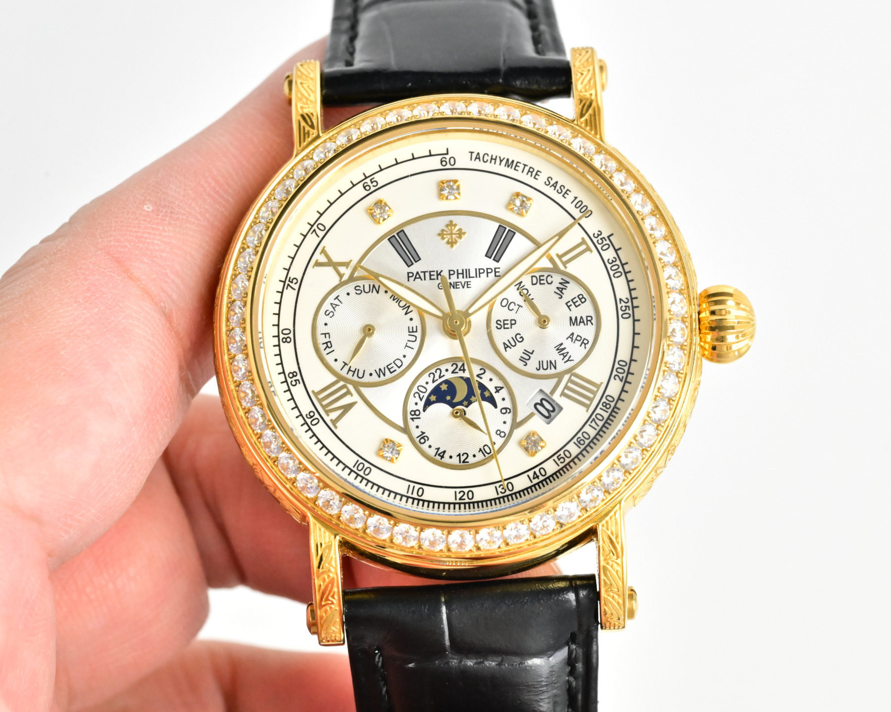 Patek Philippe Grandi Complicazioni Cronografo Calendario Perpetuo cassa in oro, lunetta con diamanti, quadrante bianco, cinturino in pelle nera 42 mm Automatico da uomo