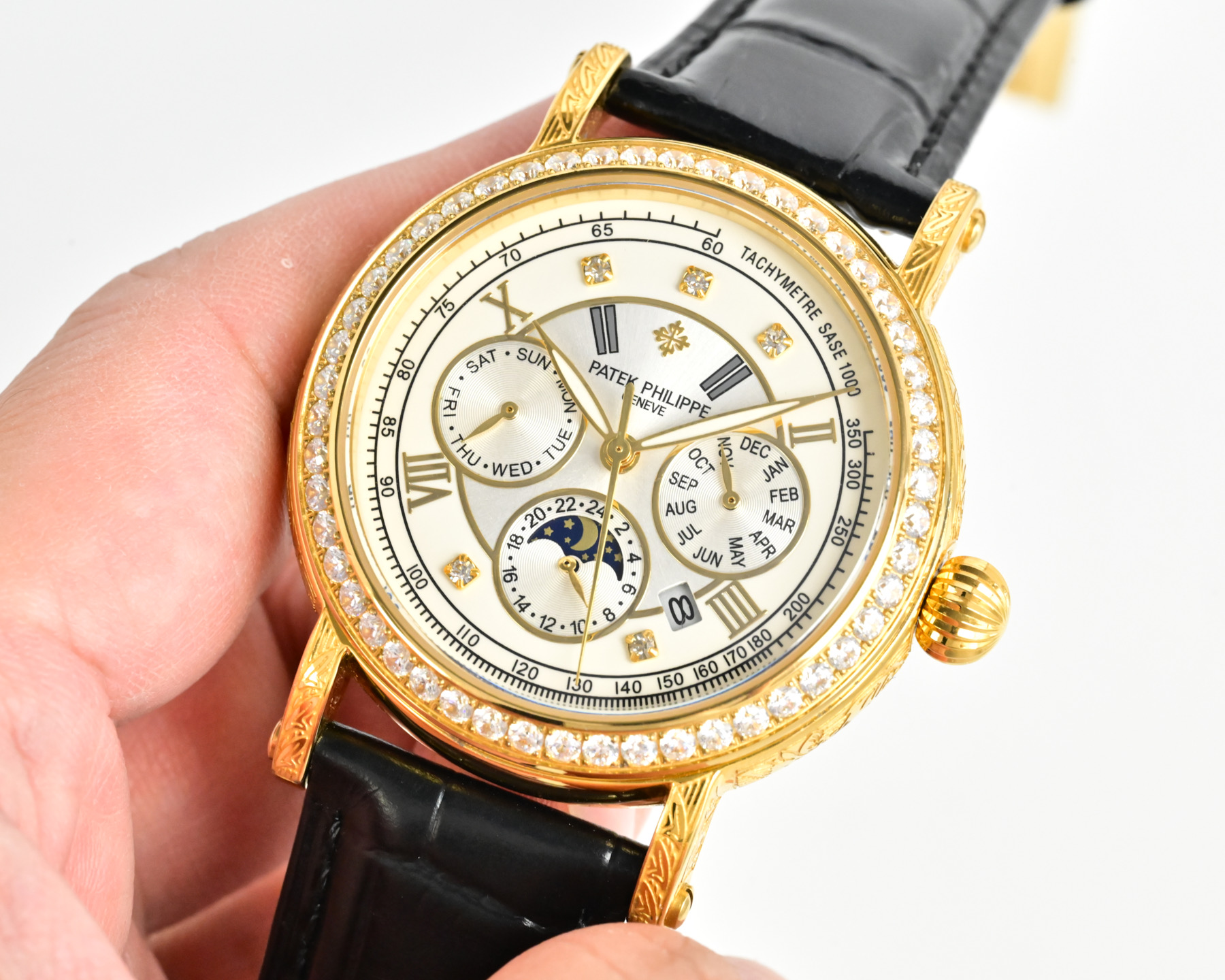 Patek Philippe Grandi Complicazioni Cronografo Calendario Perpetuo cassa in oro, lunetta con diamanti, quadrante bianco, cinturino in pelle nera 42 mm Automatico da uomo