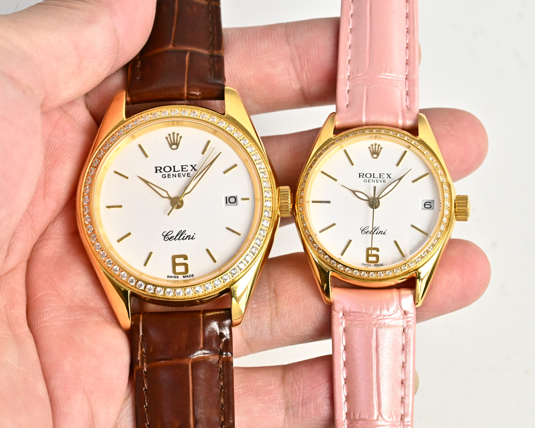 NO:714993,Produced by TW, white diamond and gold case, TW Factory’s latest version [Celebrating] Rolex ROLEX Couple’s Watch!  Equipped with fully automatic mechanical movement, imported movement (zero fault), size male 39mm/10mm female 31mm/10mm [Sun] The mirror is made of double sapphire glass. The belt is made of first-layer calfskin. The elegant and fashionable surface design comes with a super luminous display [moon]. Welcome to buy. Luxurious and exquisite recommendations. Mechanical watches for men and women. For the best luxury recommendations as gifts, please look for TW exclusive quality, rolex, cowhide19860909TW 出品 白钻 金壳  TW Factory 最新版本[庆祝]劳力士 ROLEX 情侣对表！搭载全自动机械机芯进口机芯（零故障）尺寸男 39mm/10mm女 31mm/10mm [太阳]镜面采用双卜蓝宝石玻璃.皮带采用头层小牛皮材质 优雅时尚的表面设计附带超强的夜光显示[月亮] 欢迎选购 奢华精致推荐 男 女款机械腕表 送礼最佳奢华推荐请认准TW独家品质,,rolex,cowhide,Watch