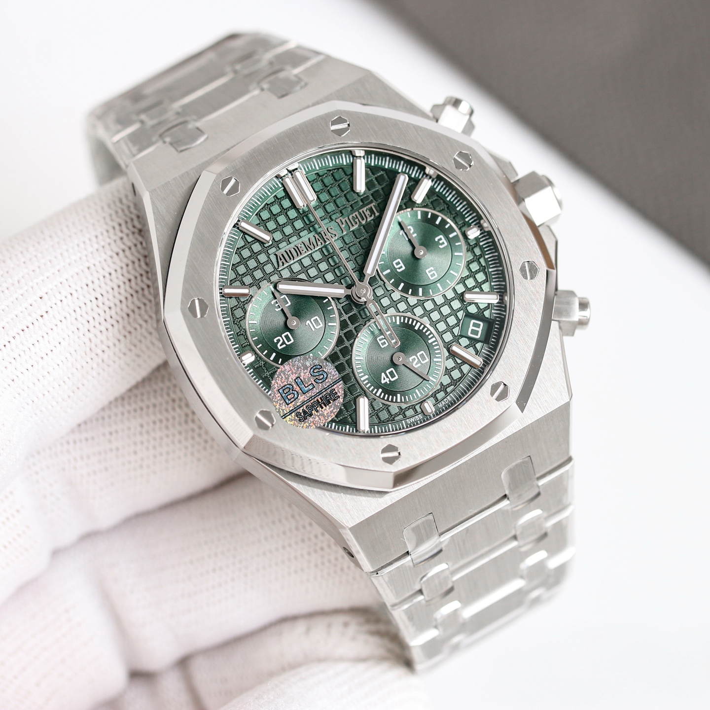 Audemars Piguet Royal Oak Chronograph 26240ST stainless steel, silver bezel, white dial, steel bracelet 41mm Men's Automatic