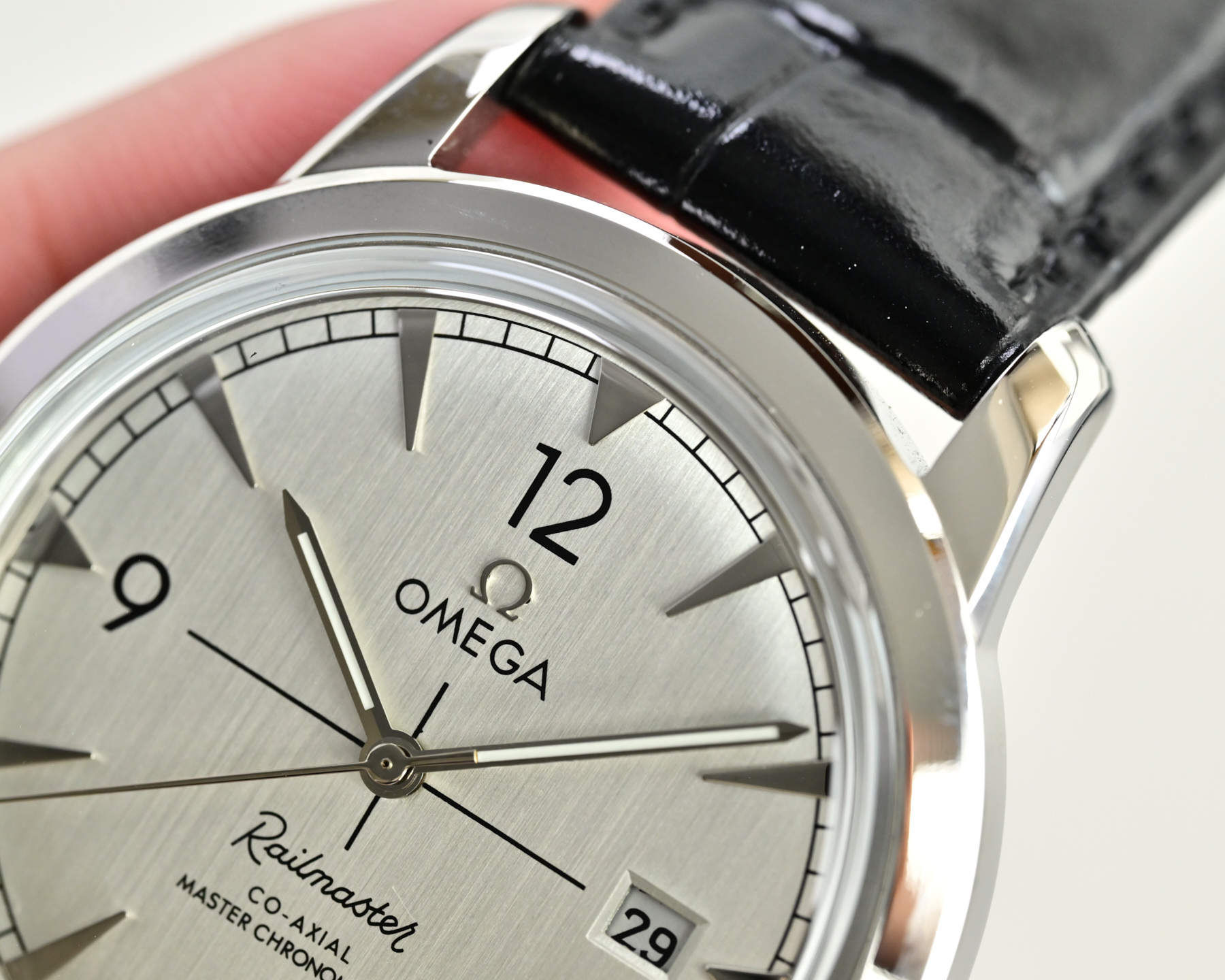 Omega Railmaster Co-Axial Master Chronometer stainless steel case, silver dial, black leather strap 40mm Men's Automatic
