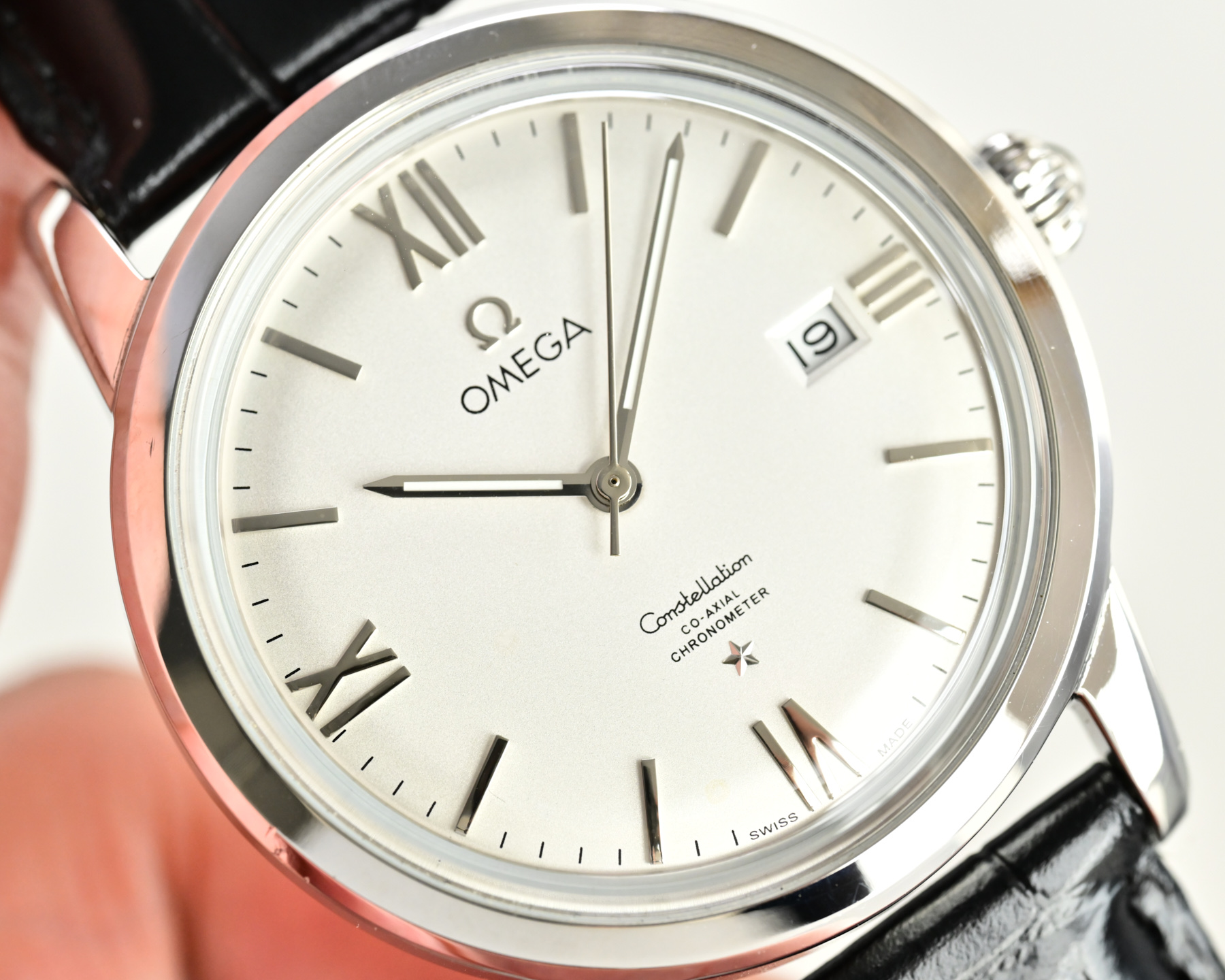 Omega Constellation Silver case, silver bezel, white dial, black leather strap 40mm Men's Automatic