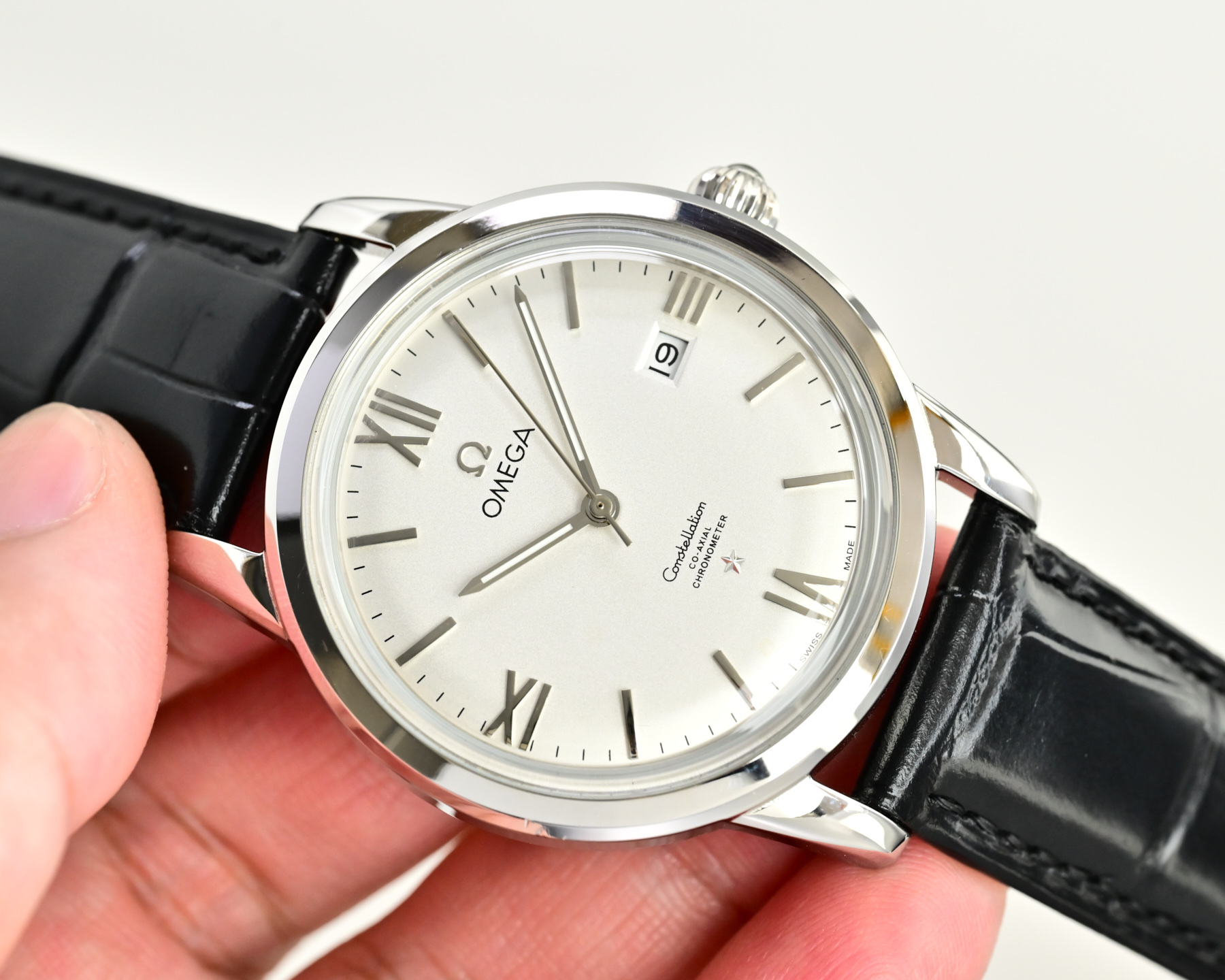 Omega Constellation Silver case, silver bezel, white dial, black leather strap 40mm Men's Automatic