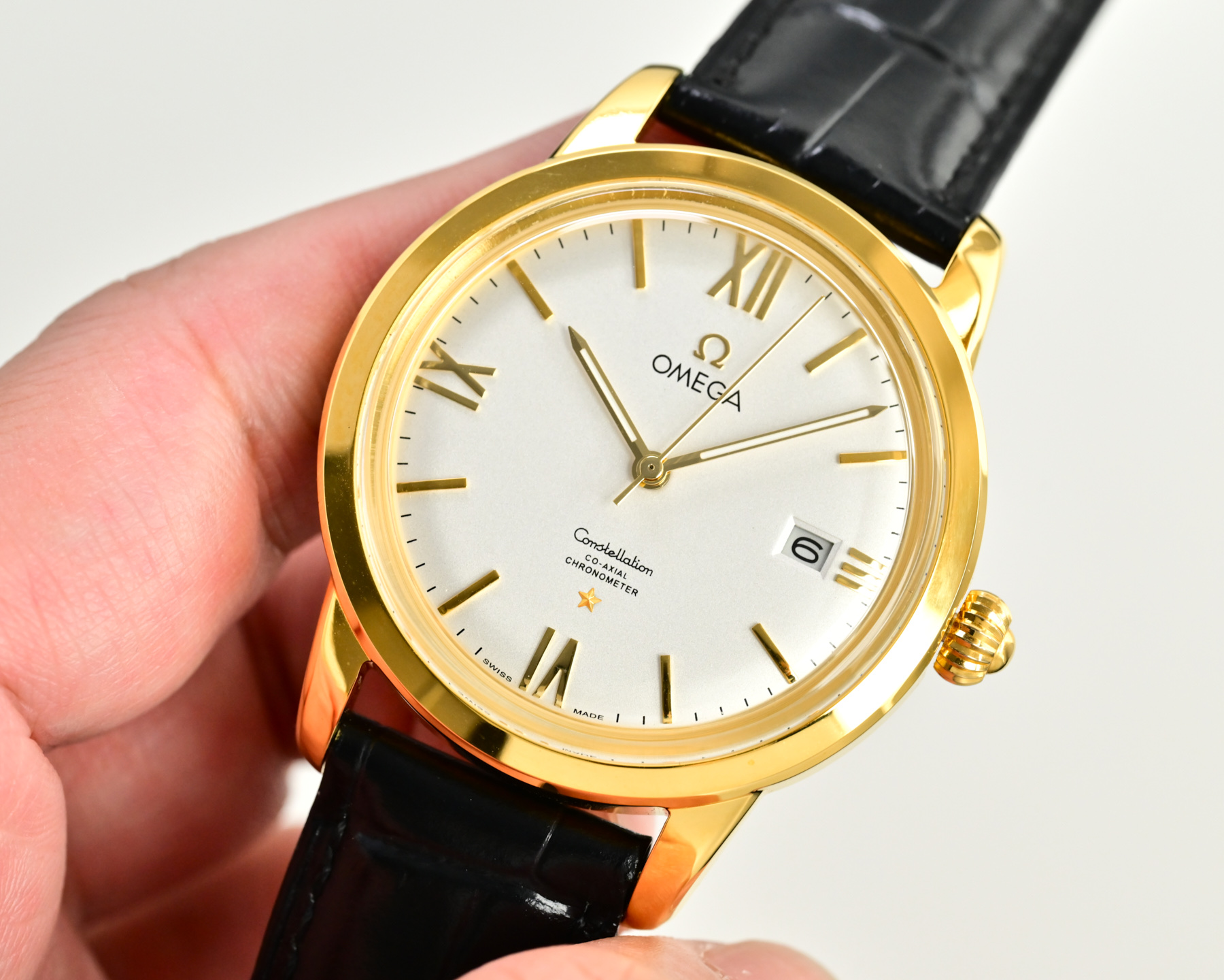 Omega Constellation gold case, gold bezel, white dial, black leather strap 40mm Men's Automatic