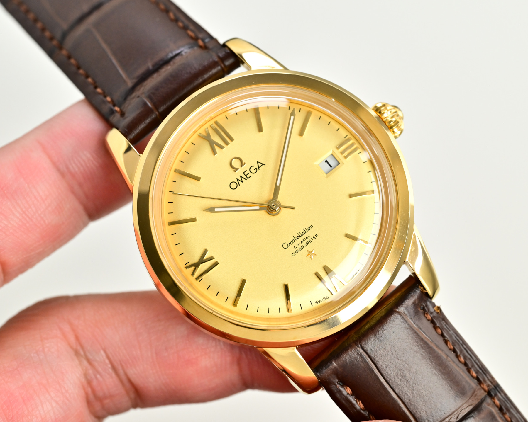 Omega Constellation gold case, gold bezel, white dial, black leather strap 40mm Men's Automatic