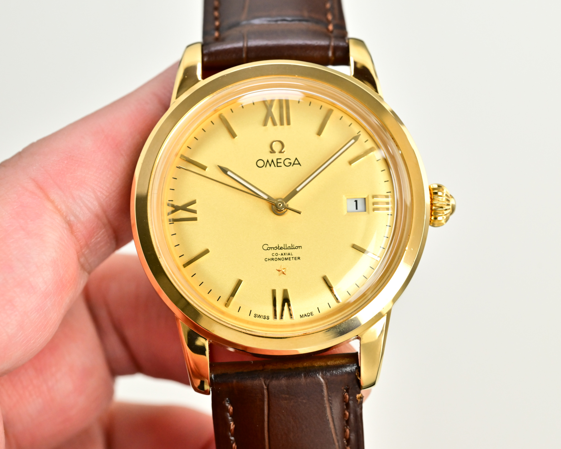 Omega Constellation gold case, gold bezel, white dial, black leather strap 40mm Men's Automatic